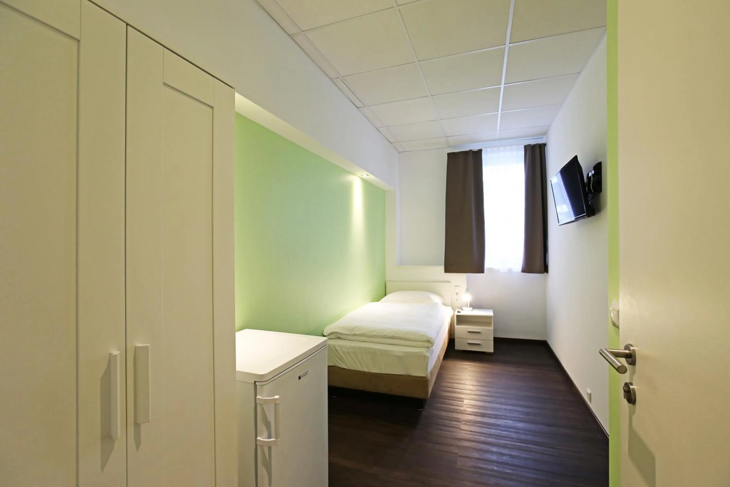 Bedroom, Bed in Business & City