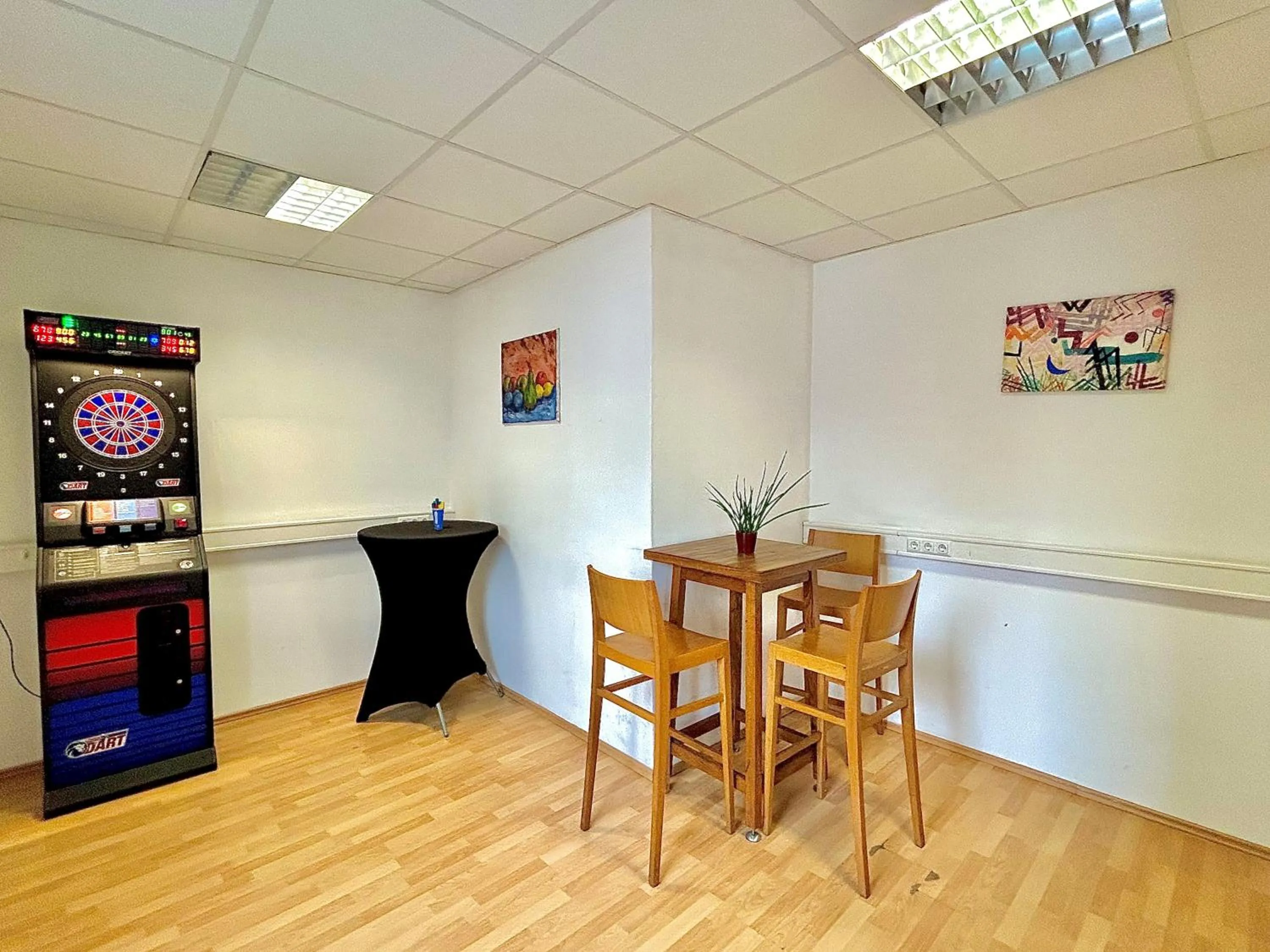 Restaurant/places to eat in Business & City