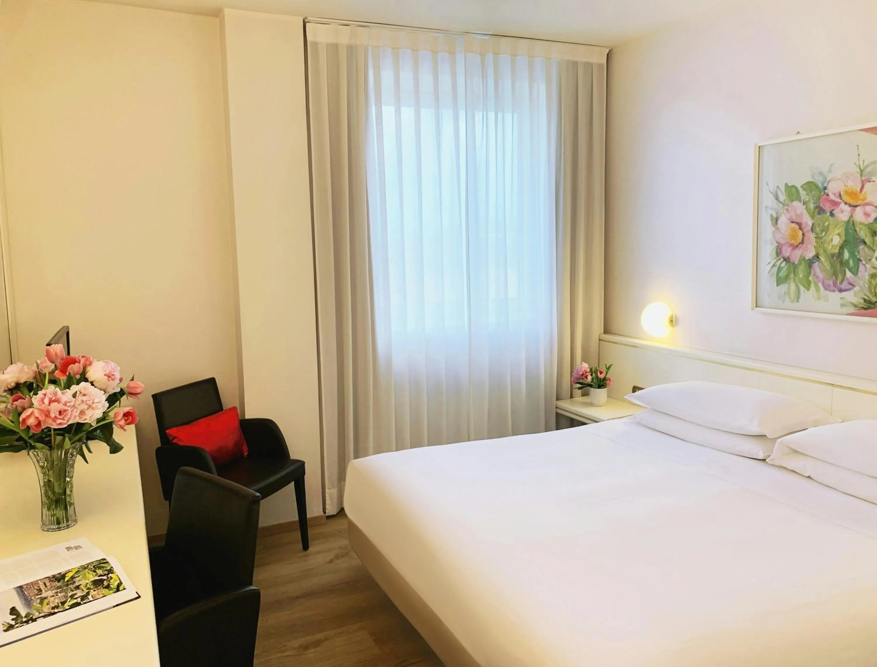 Photo of the whole room, Bed in Starhotels Cristallo Palace