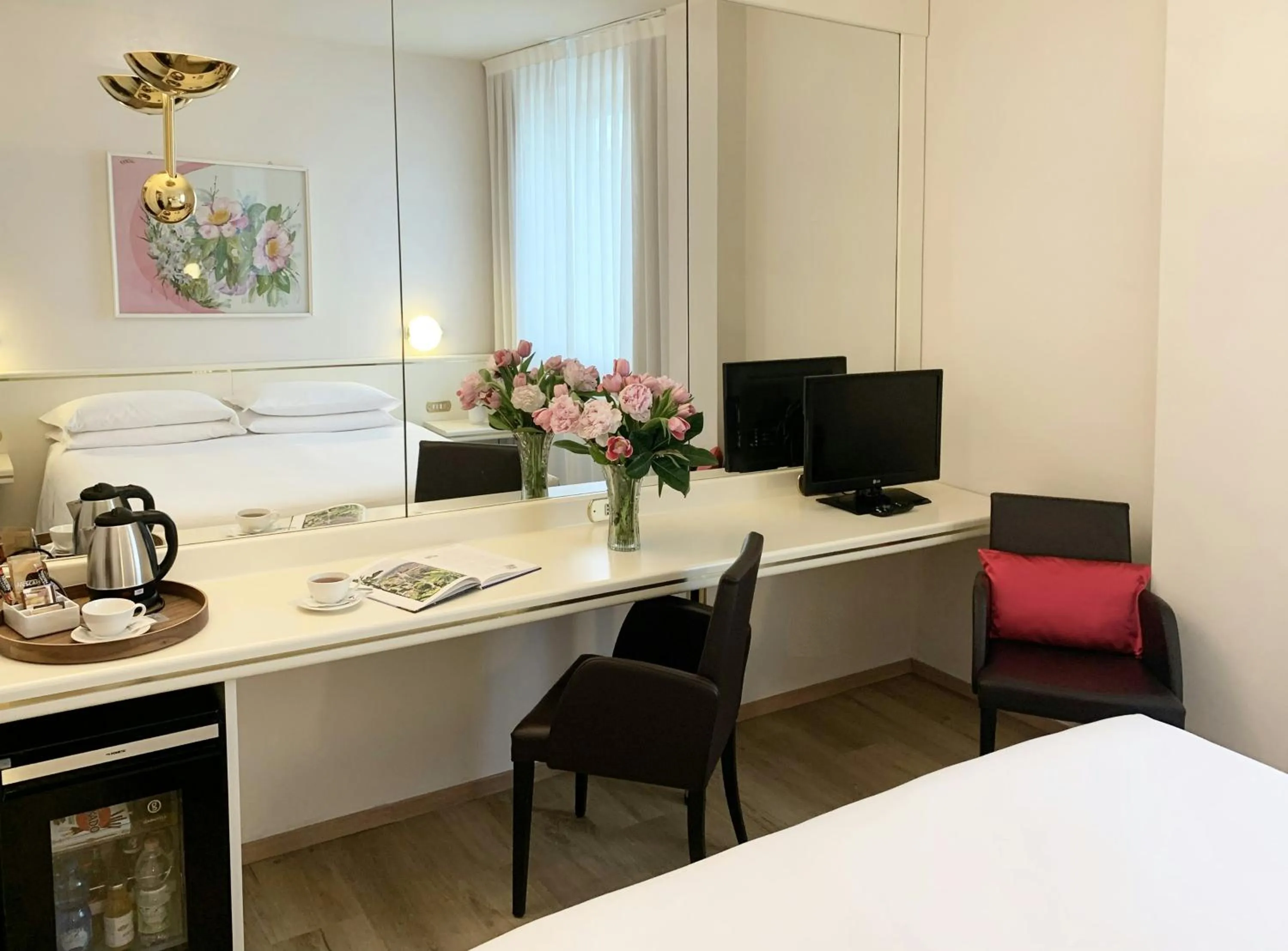 Photo of the whole room, Bed in Starhotels Cristallo Palace