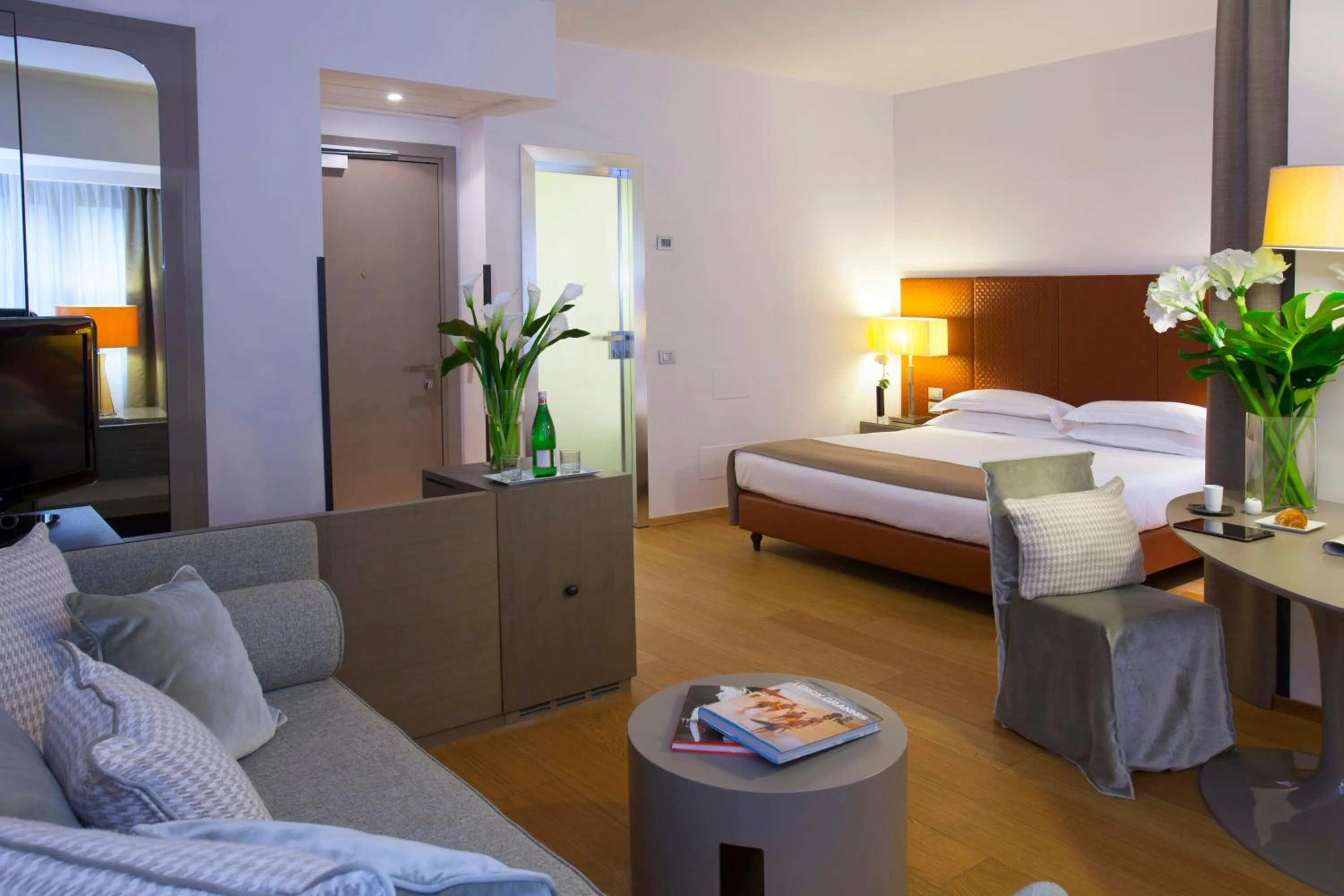 Photo of the whole room, Bed in Starhotels Michelangelo Florence