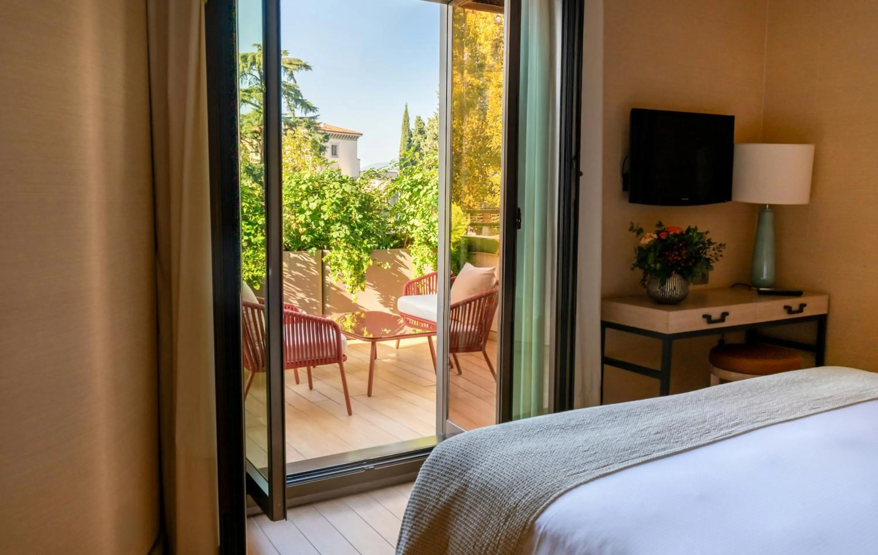 Photo of the whole room, Bed in Starhotels Michelangelo Florence