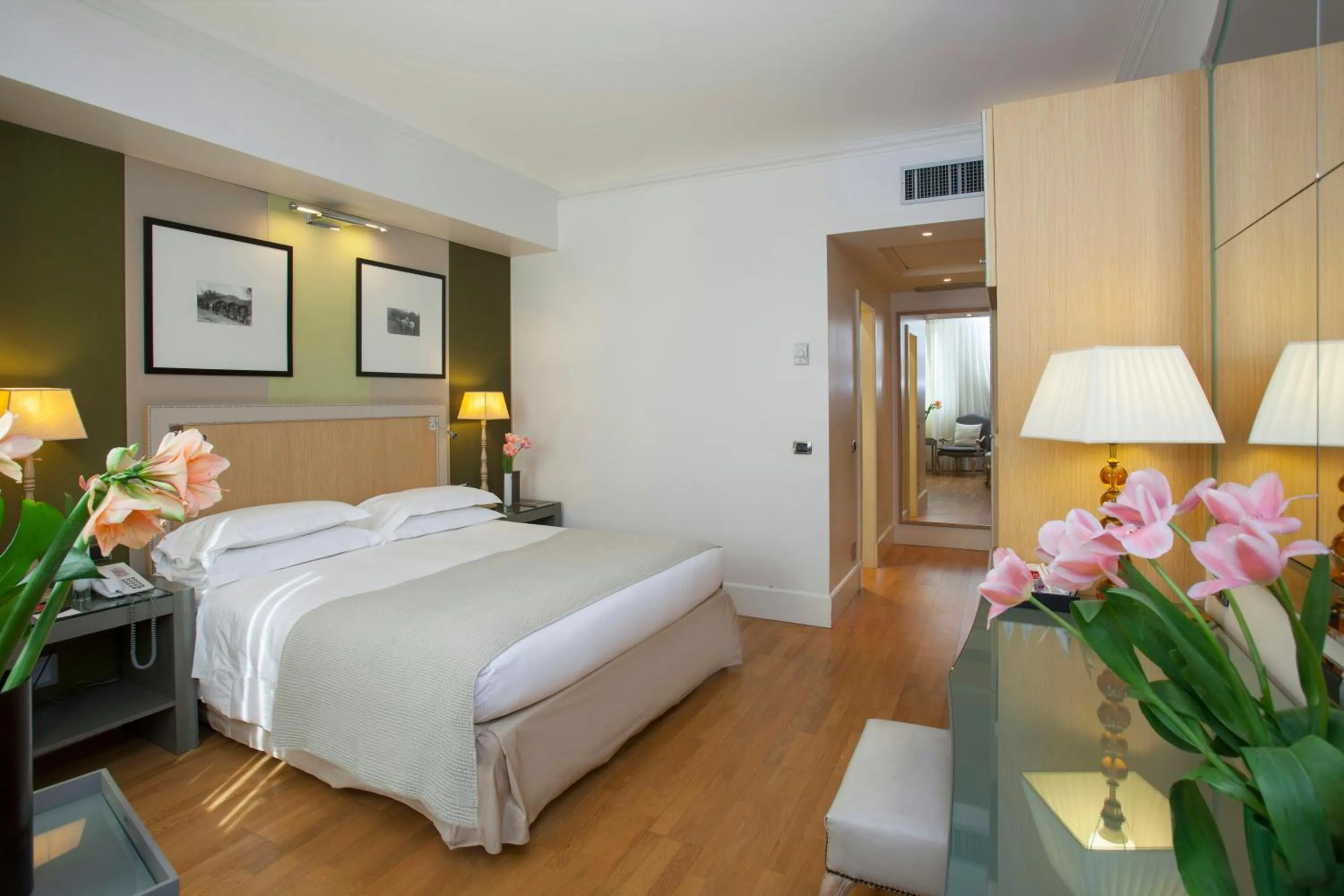 Photo of the whole room, Bed in Starhotels Tuscany