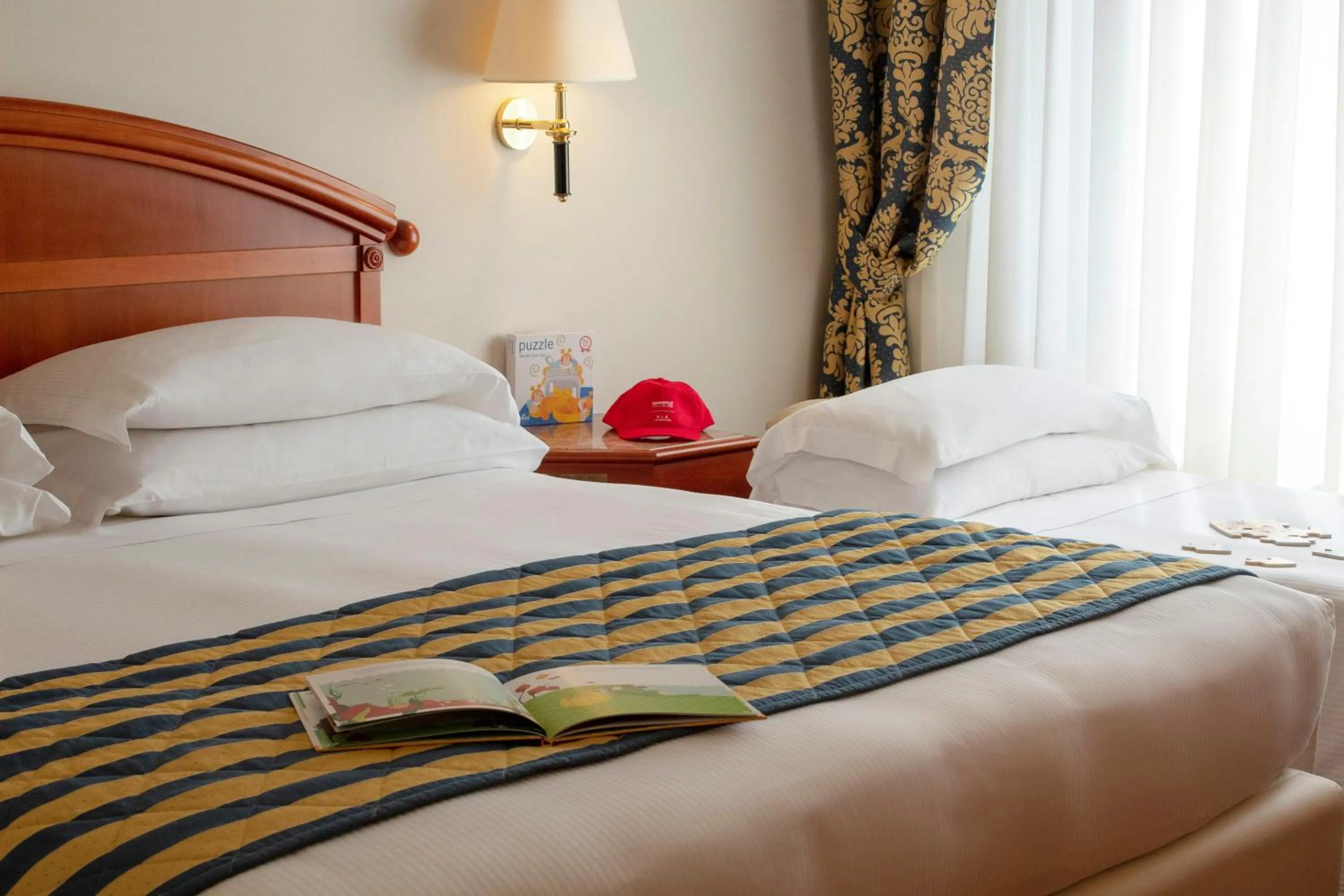 Photo of the whole room, Bed in Starhotels Vespucci