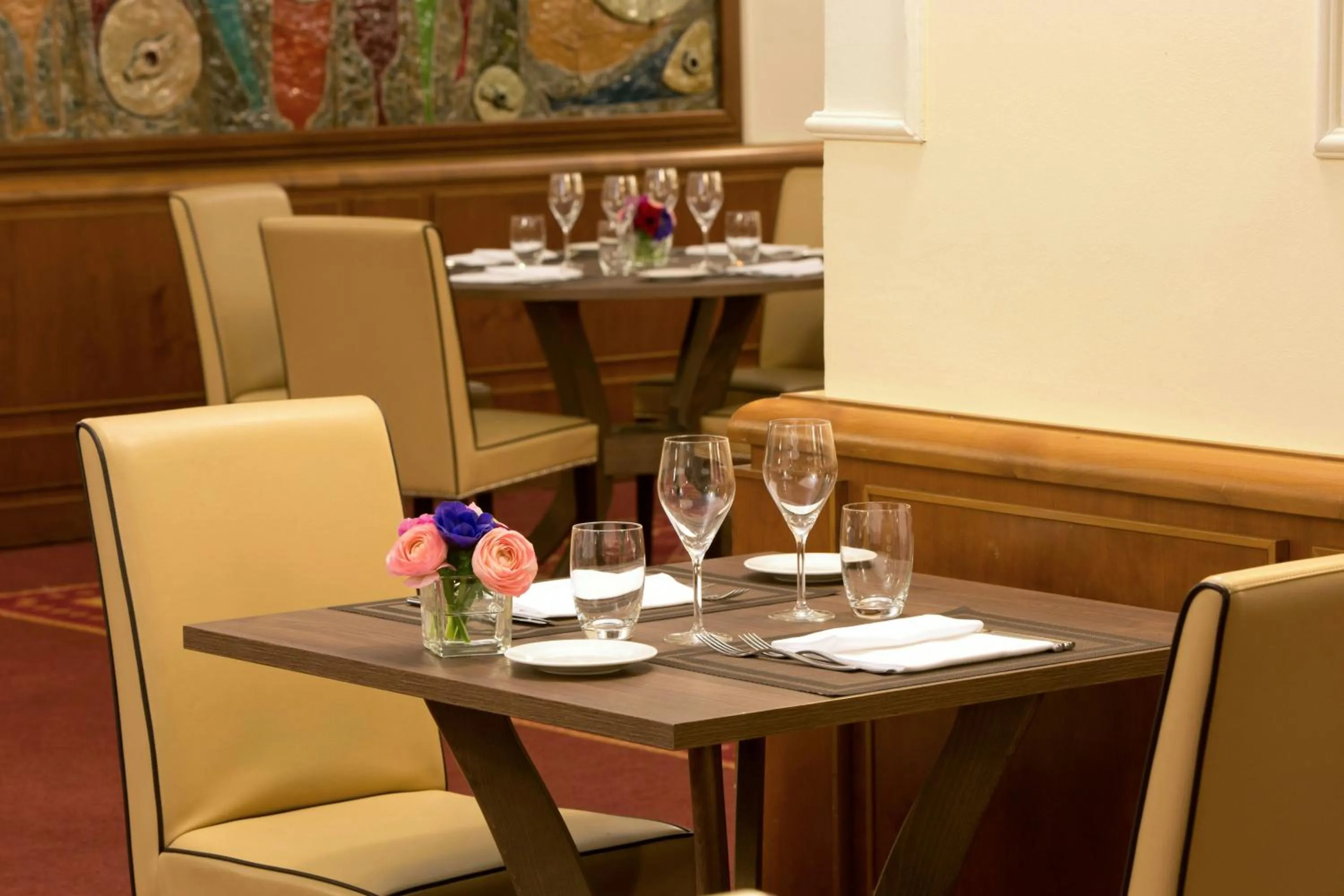 Restaurant/places to eat in Starhotels Business Palace