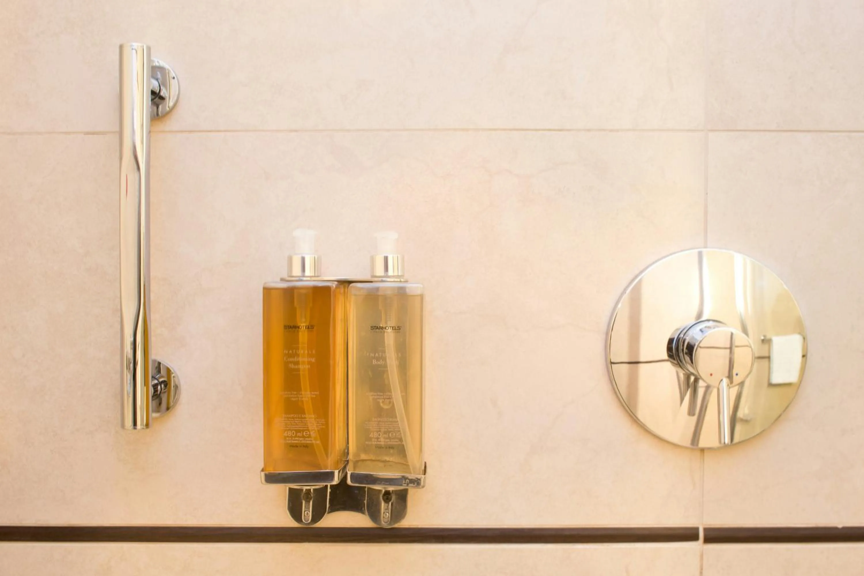 Bathroom in Starhotels Tourist