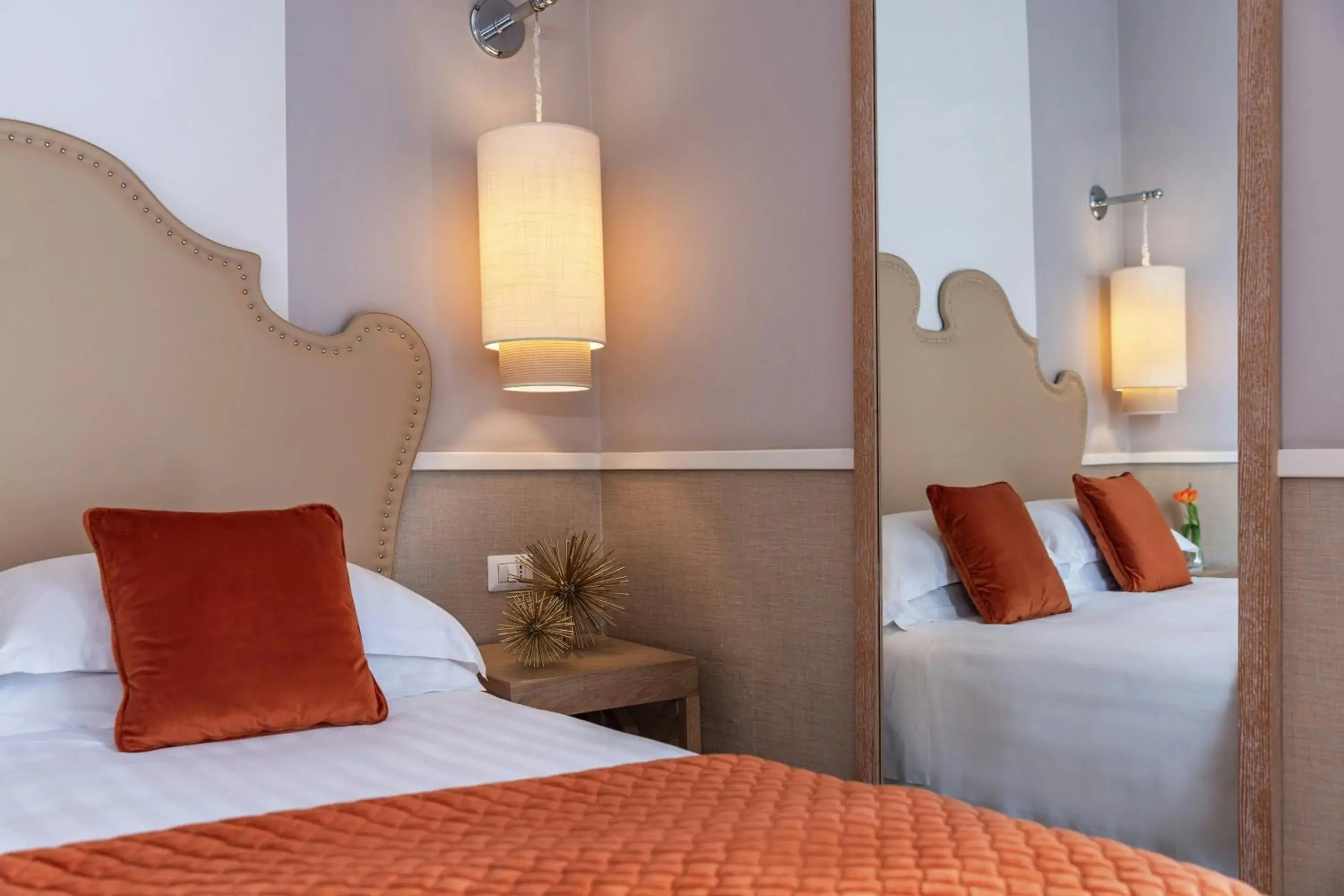 Deluxe Double or Twin Room with Vesuvio View in Starhotels Terminus Deluxe Double or Twin Room with Vesuvio View in Starhotels Terminus