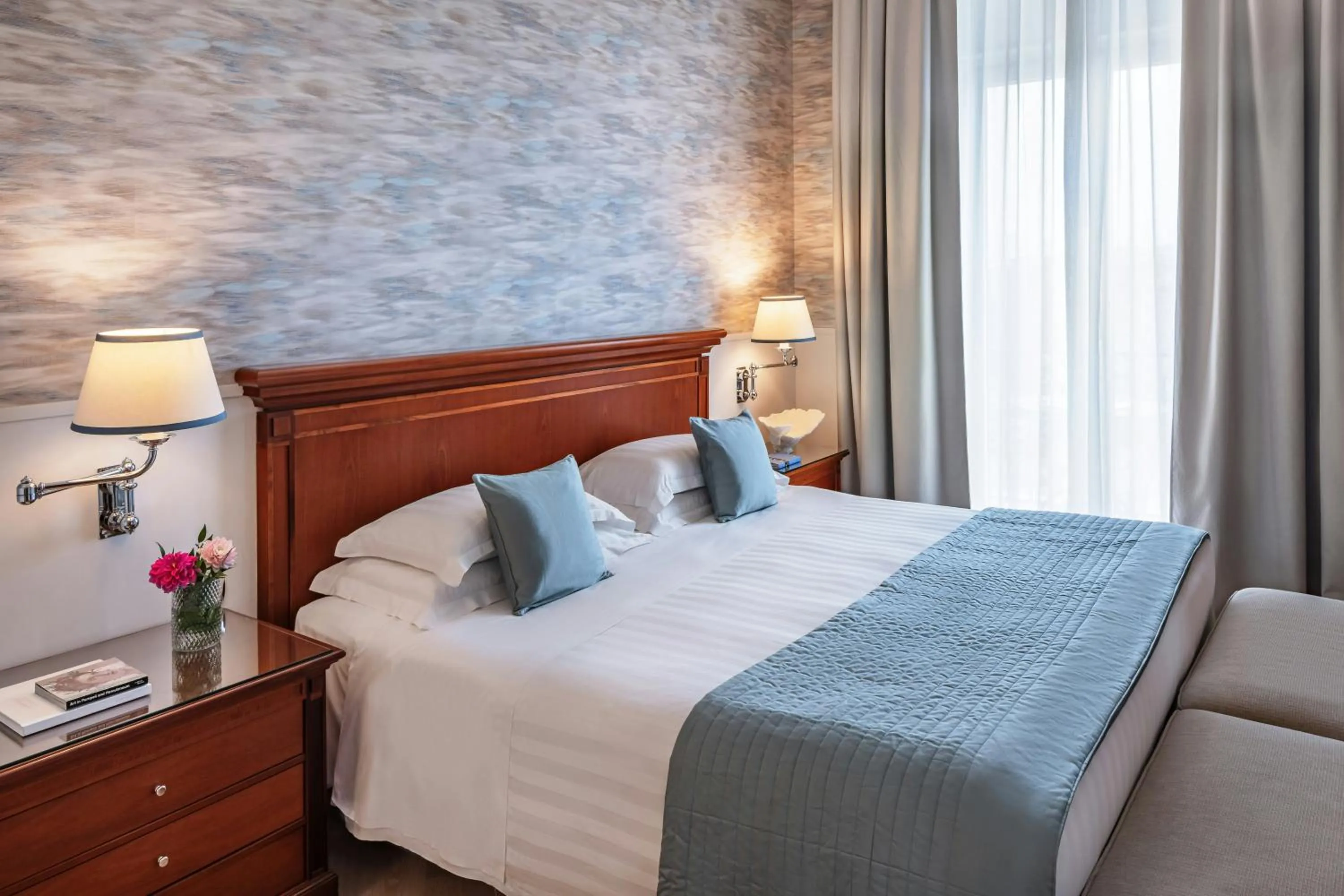 Photo of the whole room, Bed in Starhotels Terminus