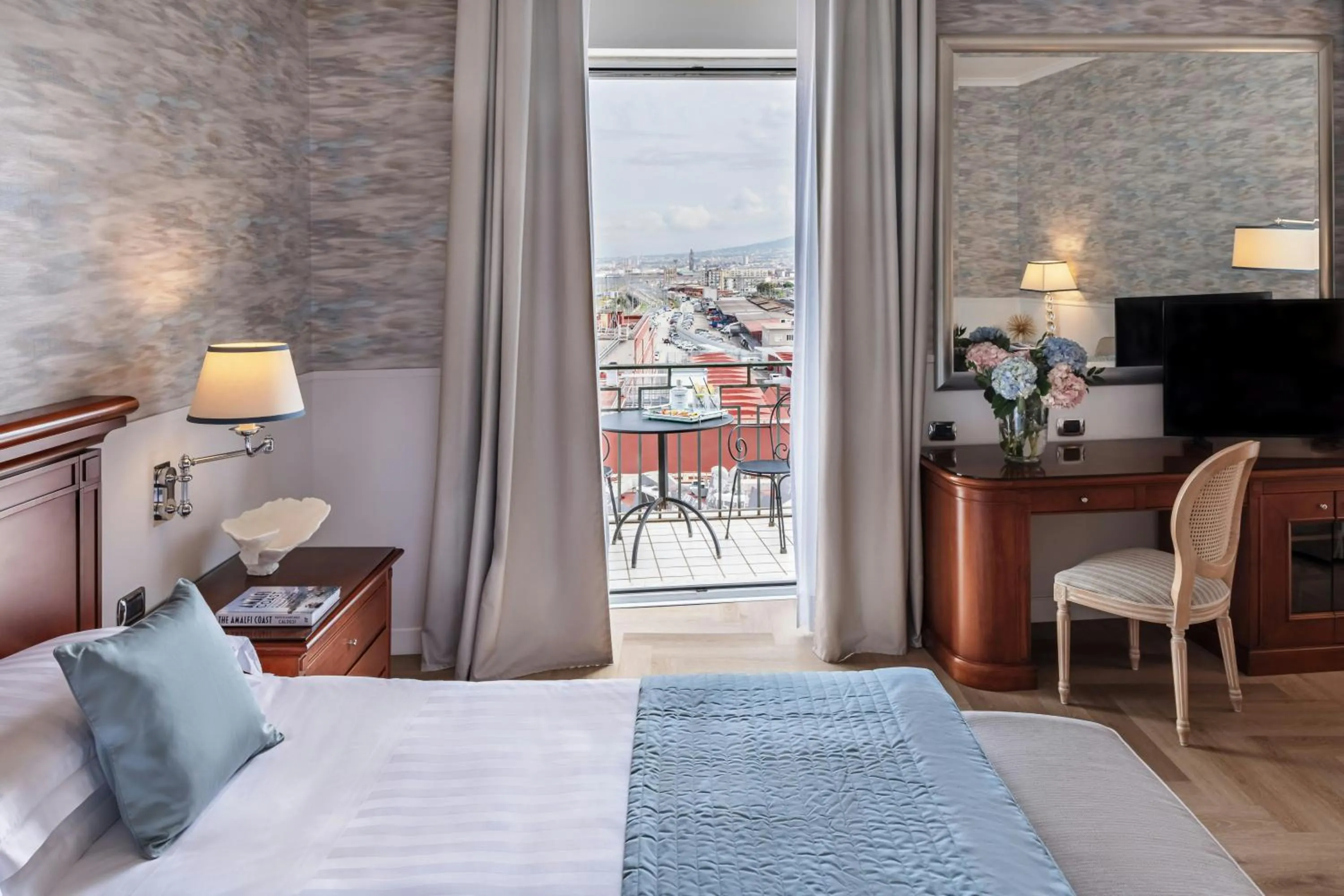 Photo of the whole room, Bed in Starhotels Terminus