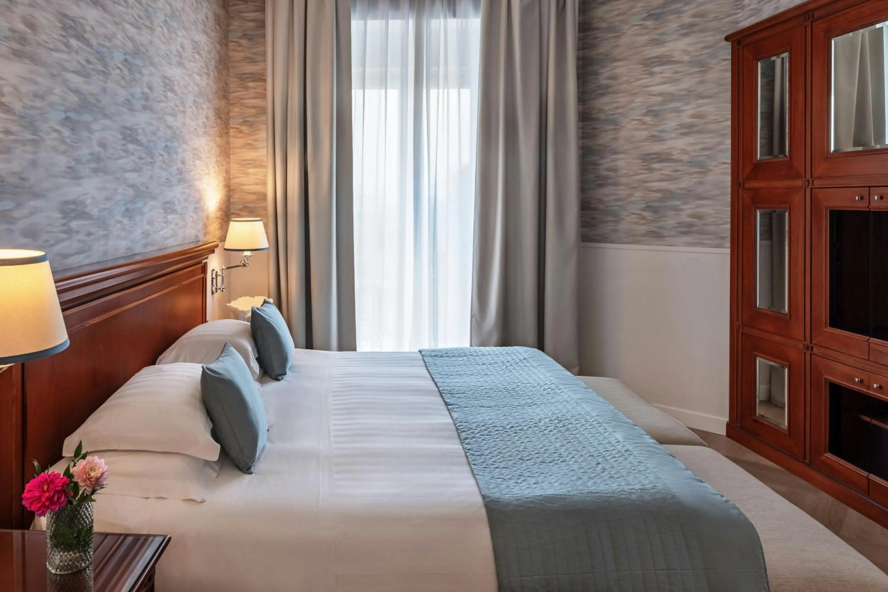 Photo of the whole room, Bed in Starhotels Terminus