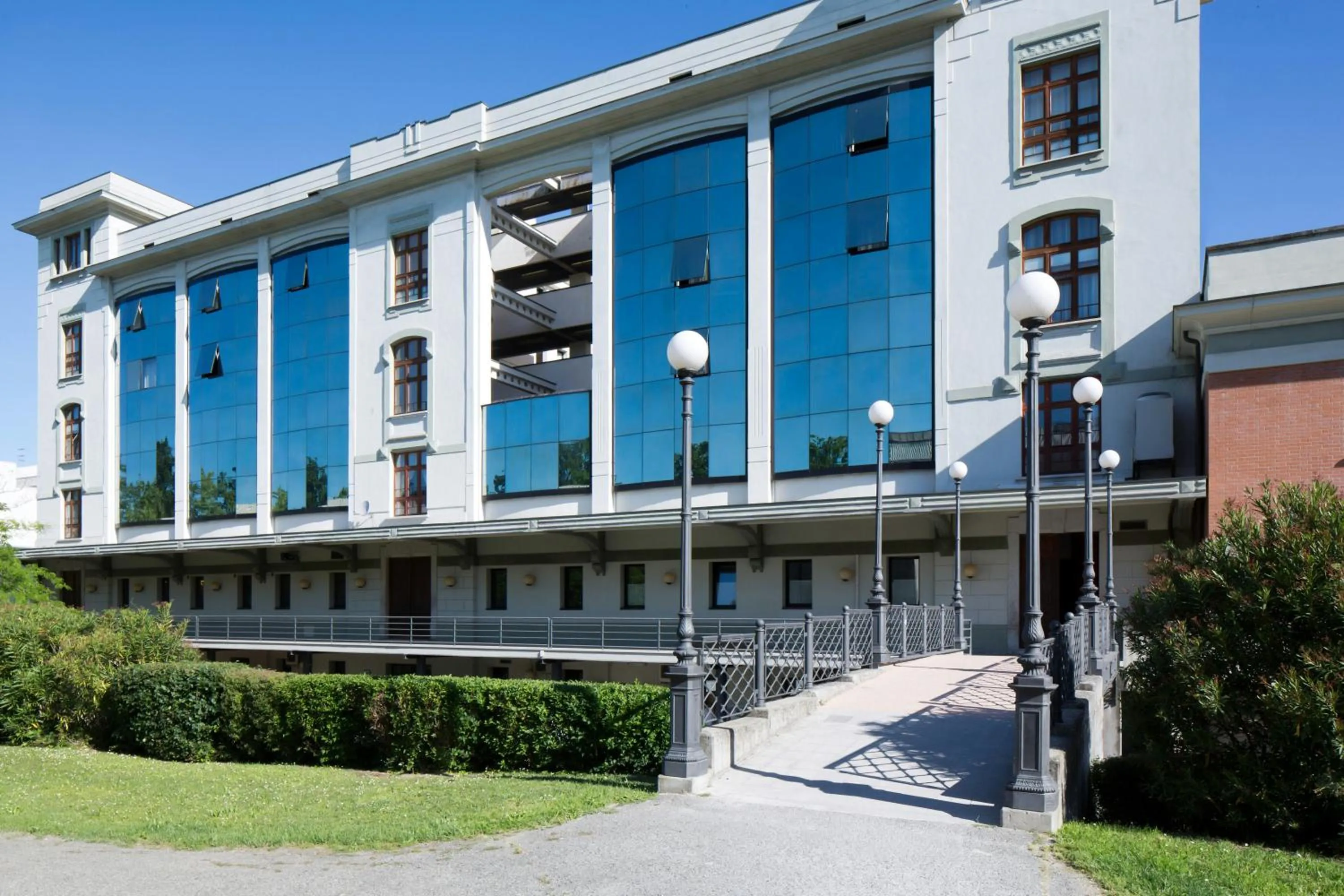 Property building in Starhotels Du Parc