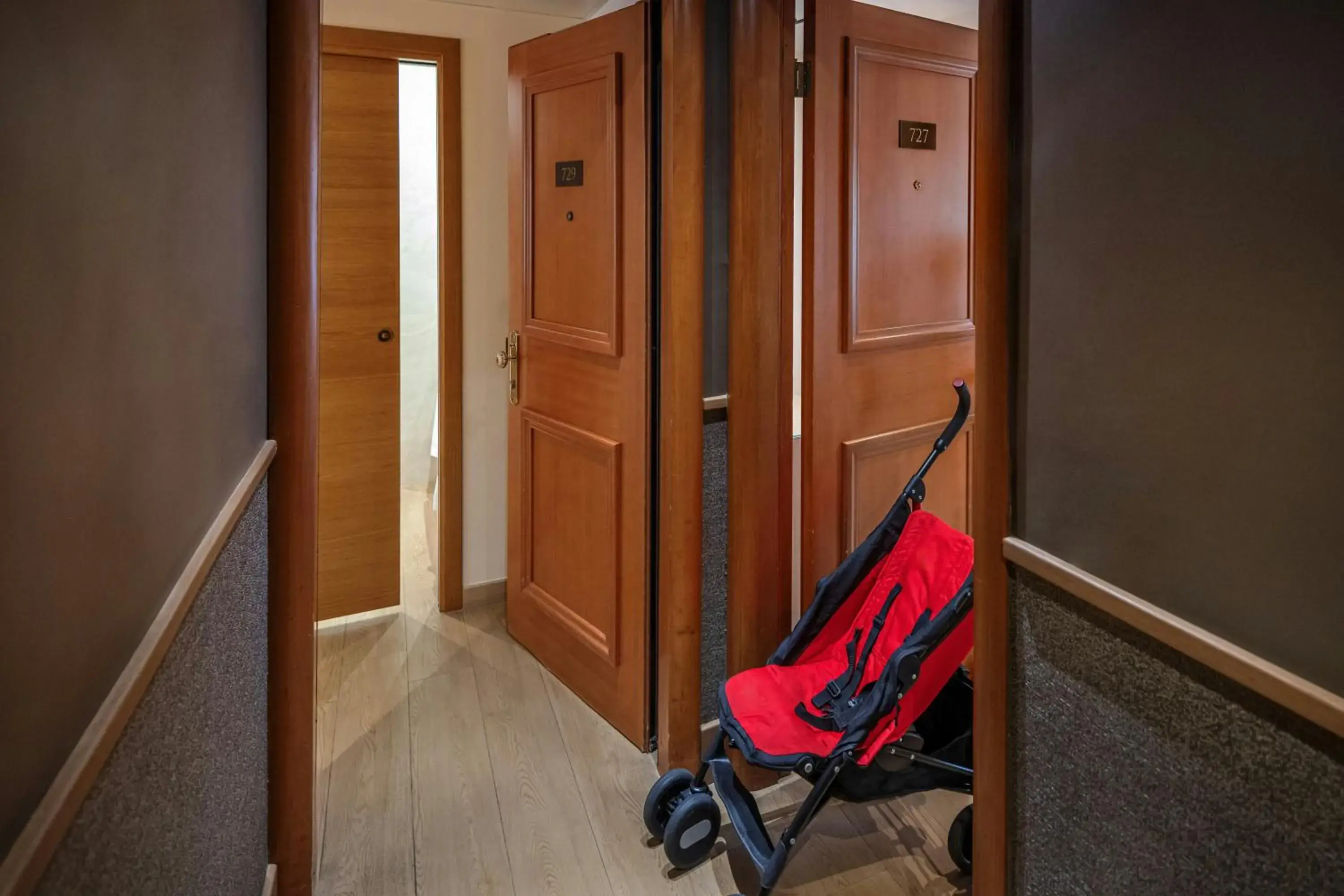 Two Connecting Double Rooms in Starhotels Metropole Two Connecting Double Rooms in Starhotels Metropole