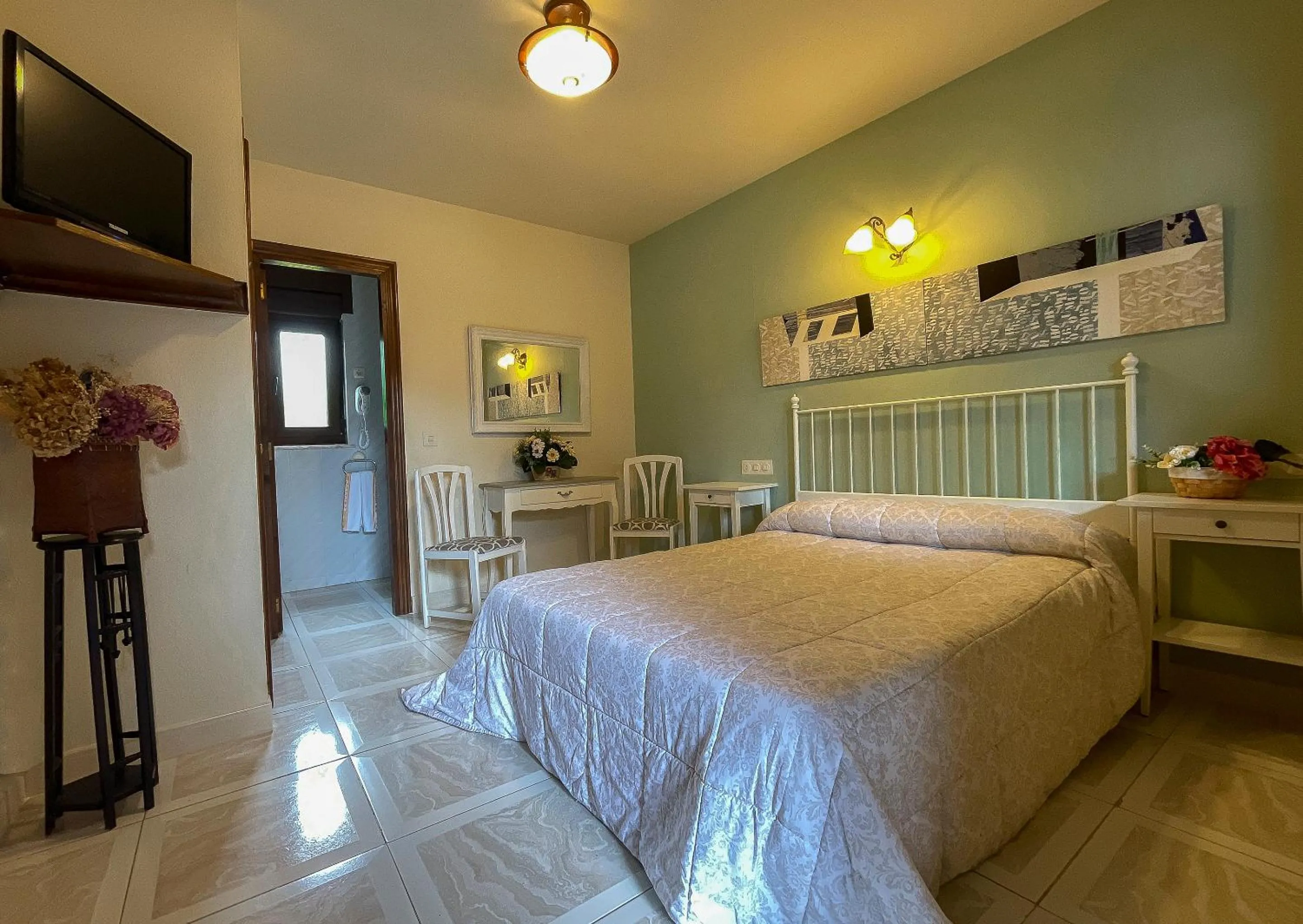 Bedroom, Bed in Hotel Rural "La Ruta De Cabrales"