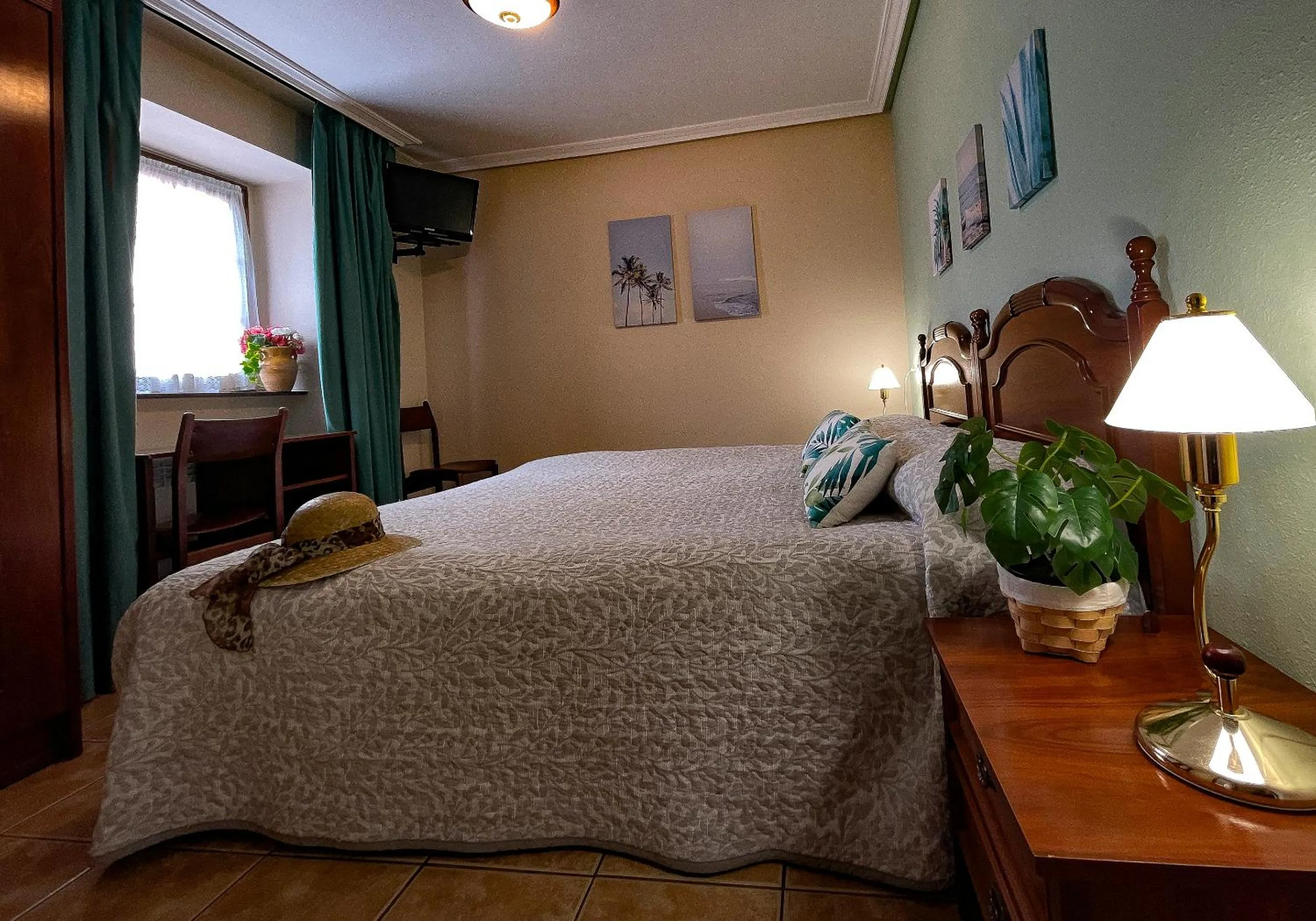 Bedroom, Bed in Hotel Rural "La Ruta De Cabrales"