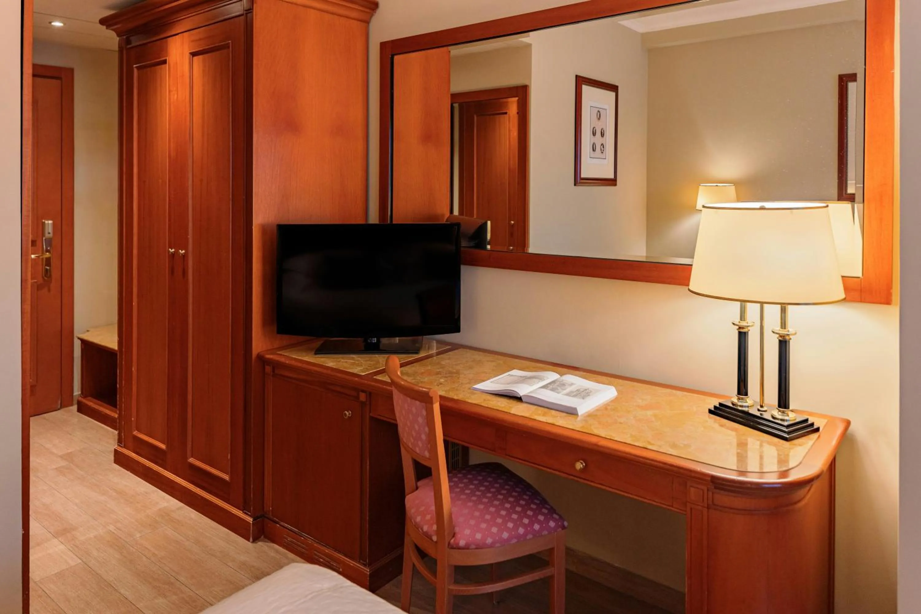 Bedroom in Starhotels Michelangelo Rome