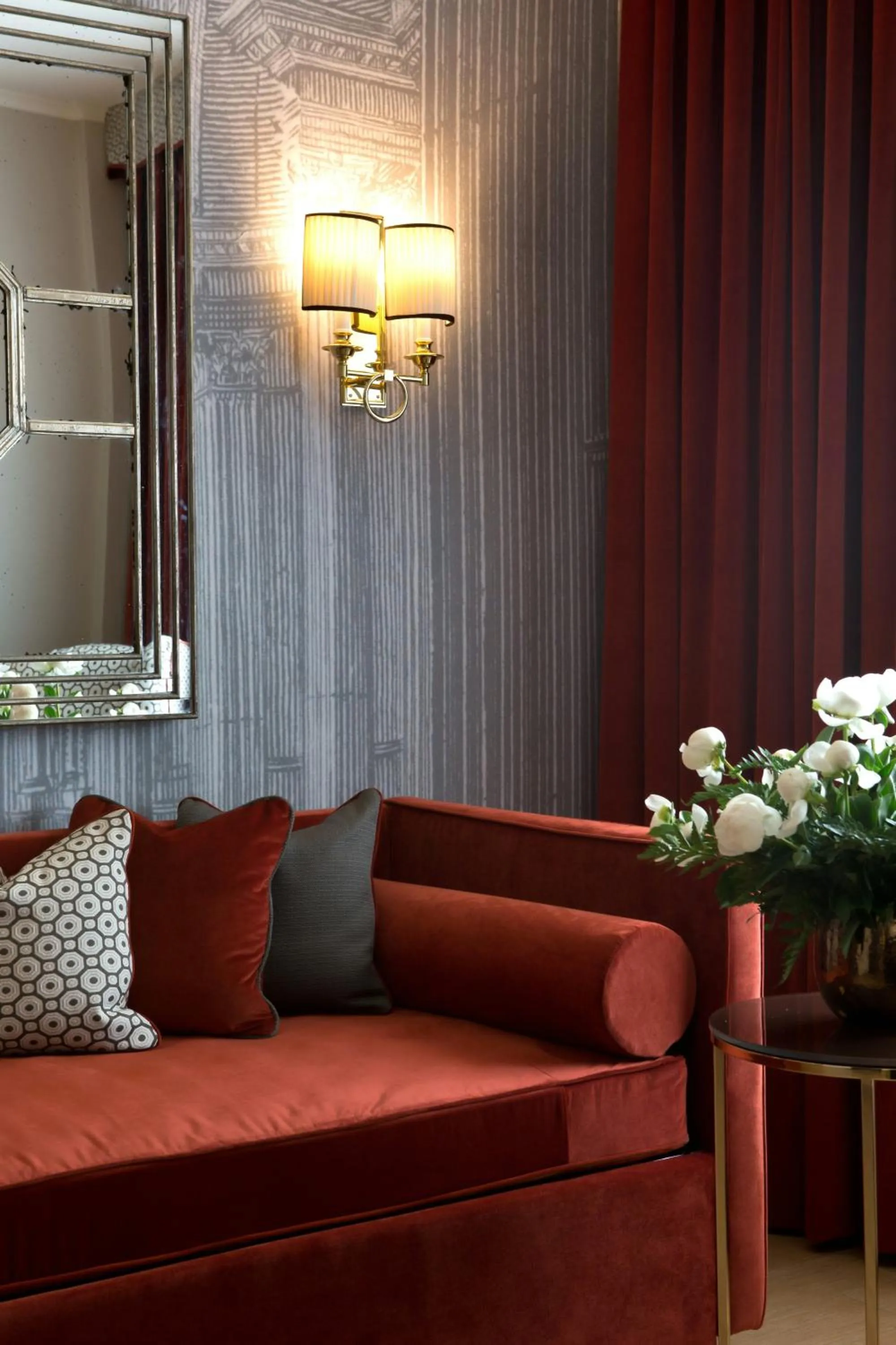 Photo of the whole room in Starhotels Michelangelo Rome