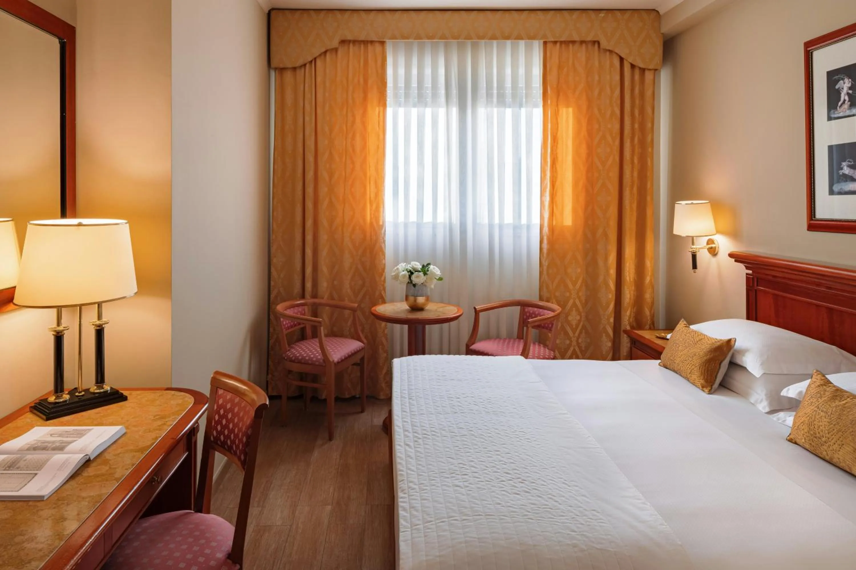 Bedroom, Bed in Starhotels Michelangelo Rome