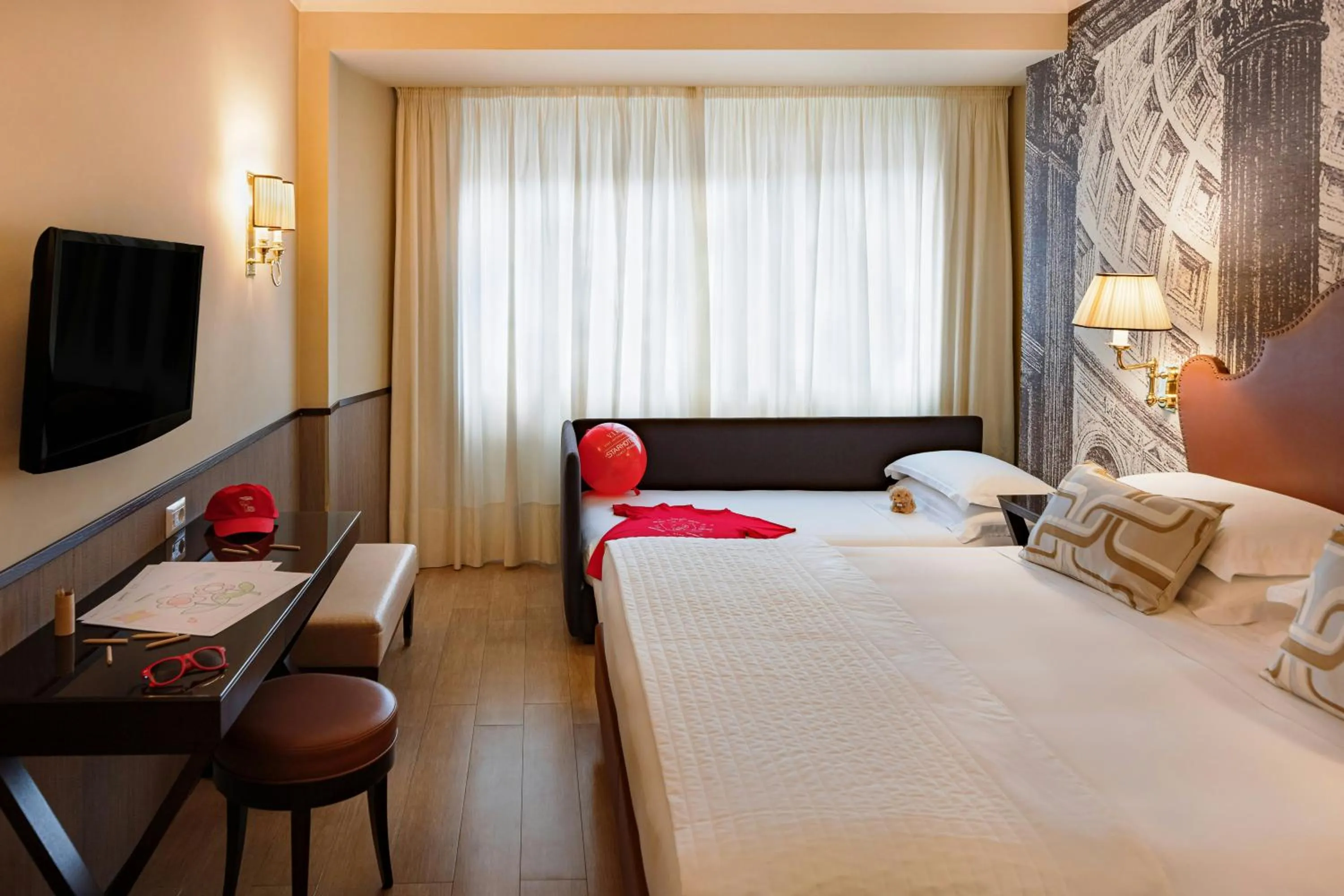 Game Room, Bed in Starhotels Michelangelo Rome