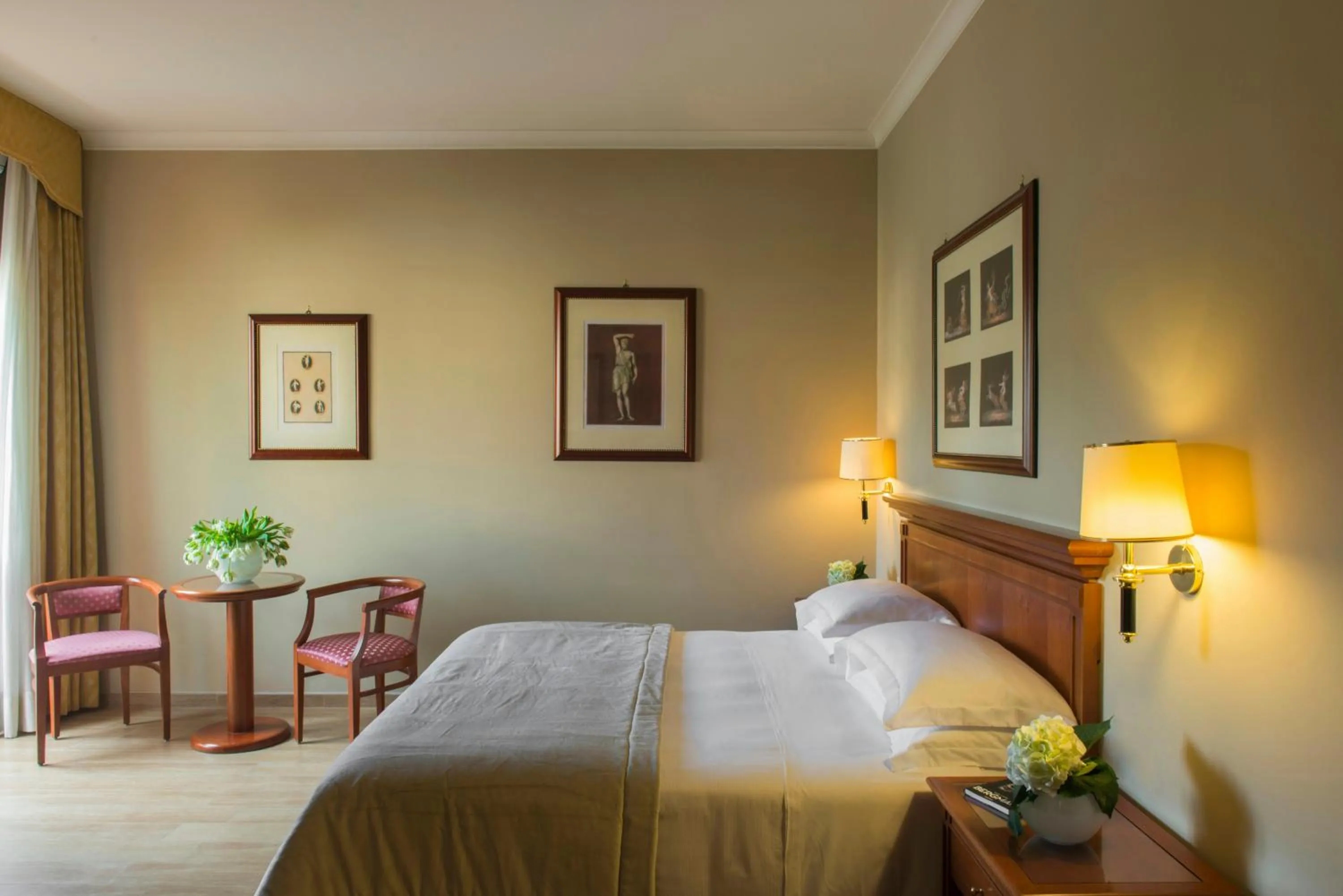 Bedroom, Bed in Starhotels Michelangelo Rome