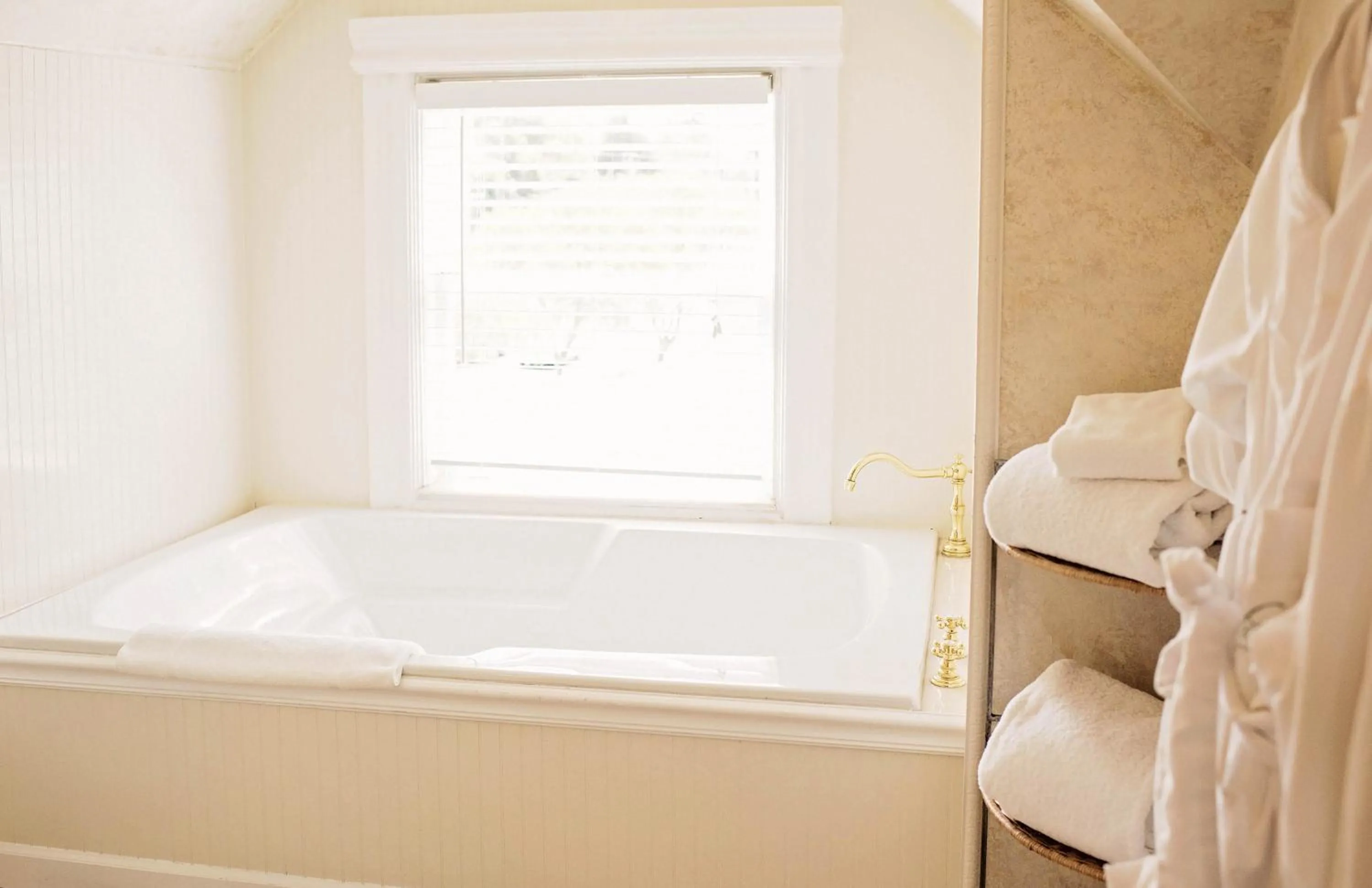 Bed in 1801 First Luxury Inn