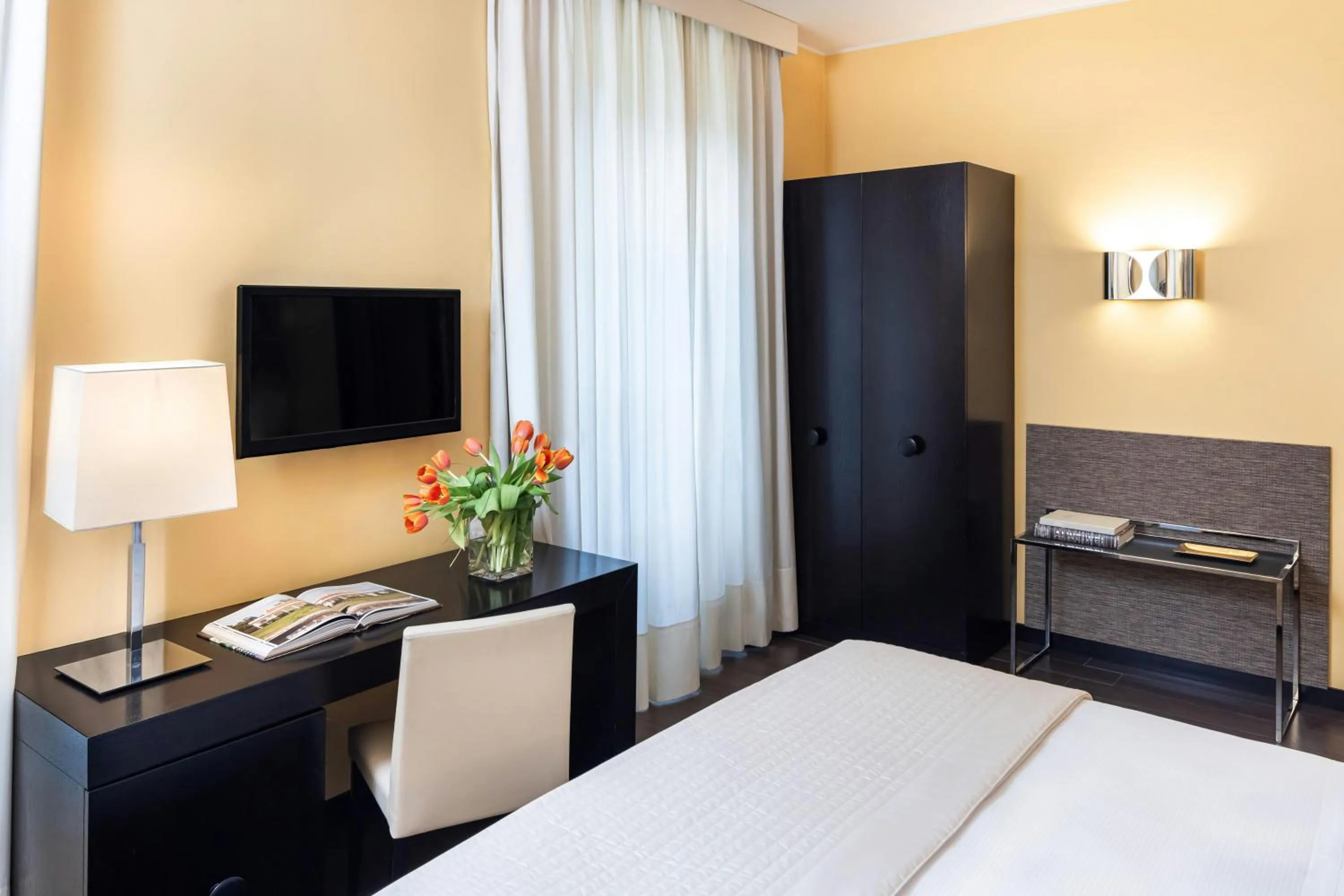 Bedroom, Bed in Starhotels Majestic