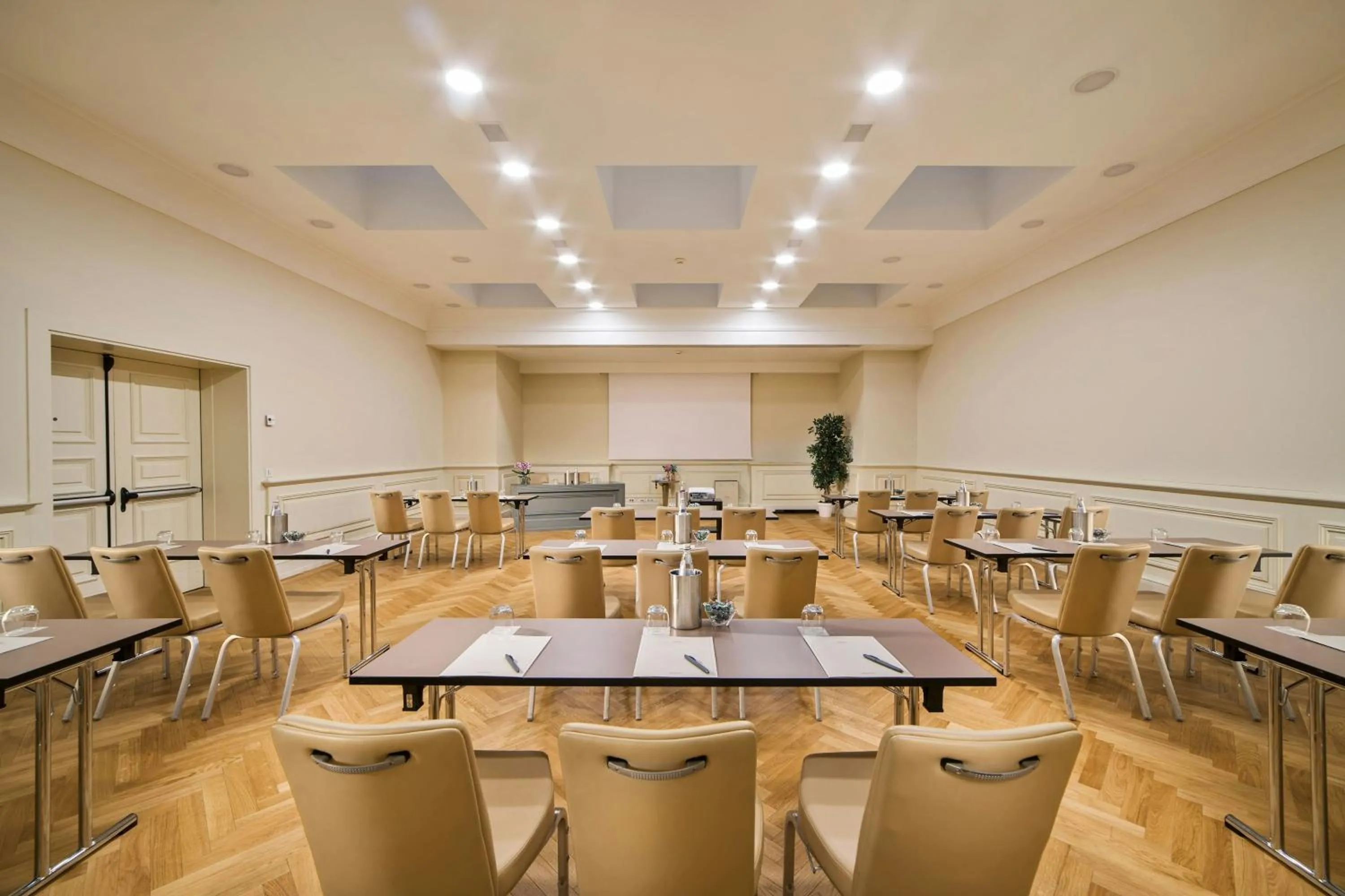 Meeting/conference room in Savoia Excelsior Palace Trieste - Starhotels Collezione