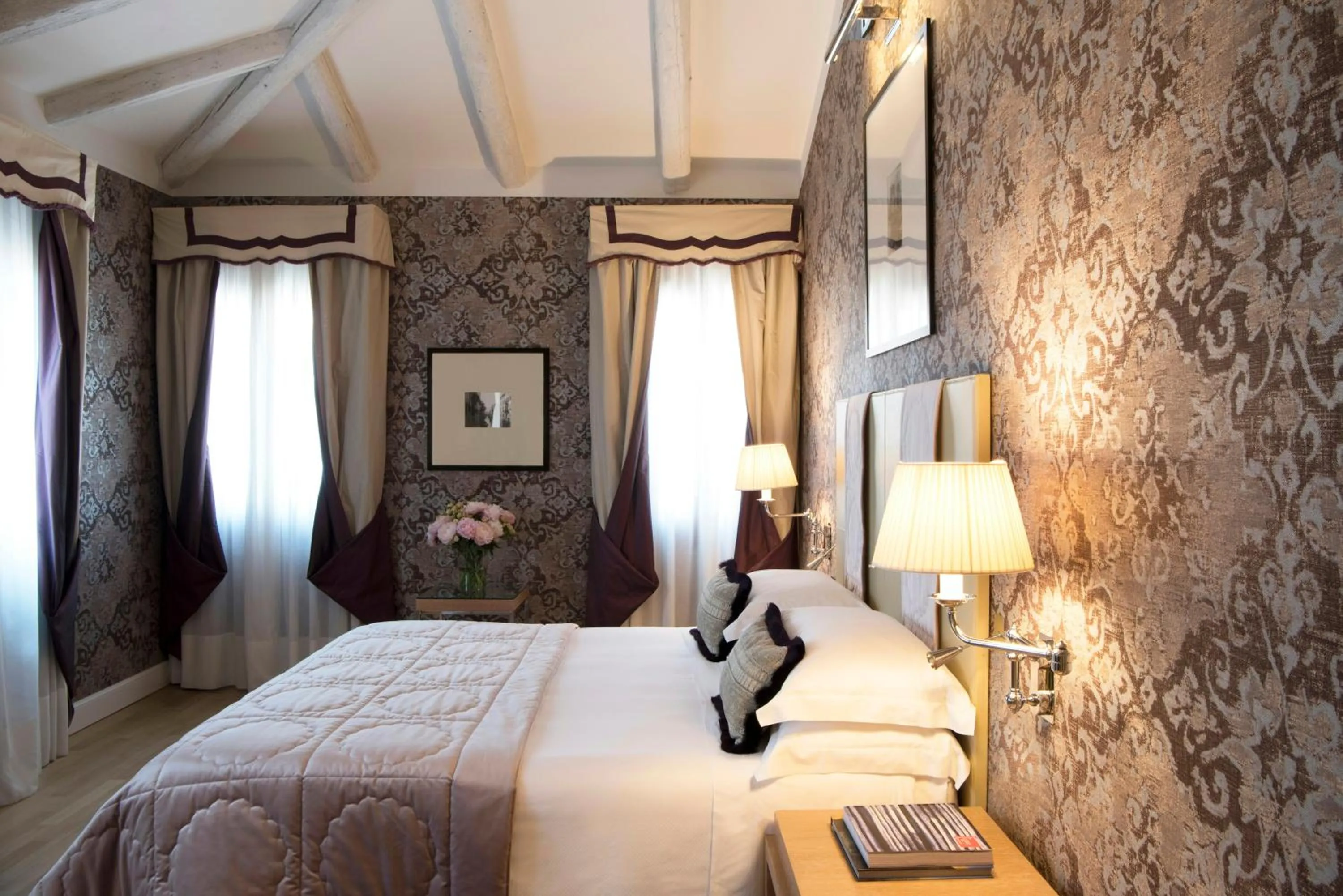 Photo of the whole room, Bed in Splendid Venice - Starhotels Collezione
