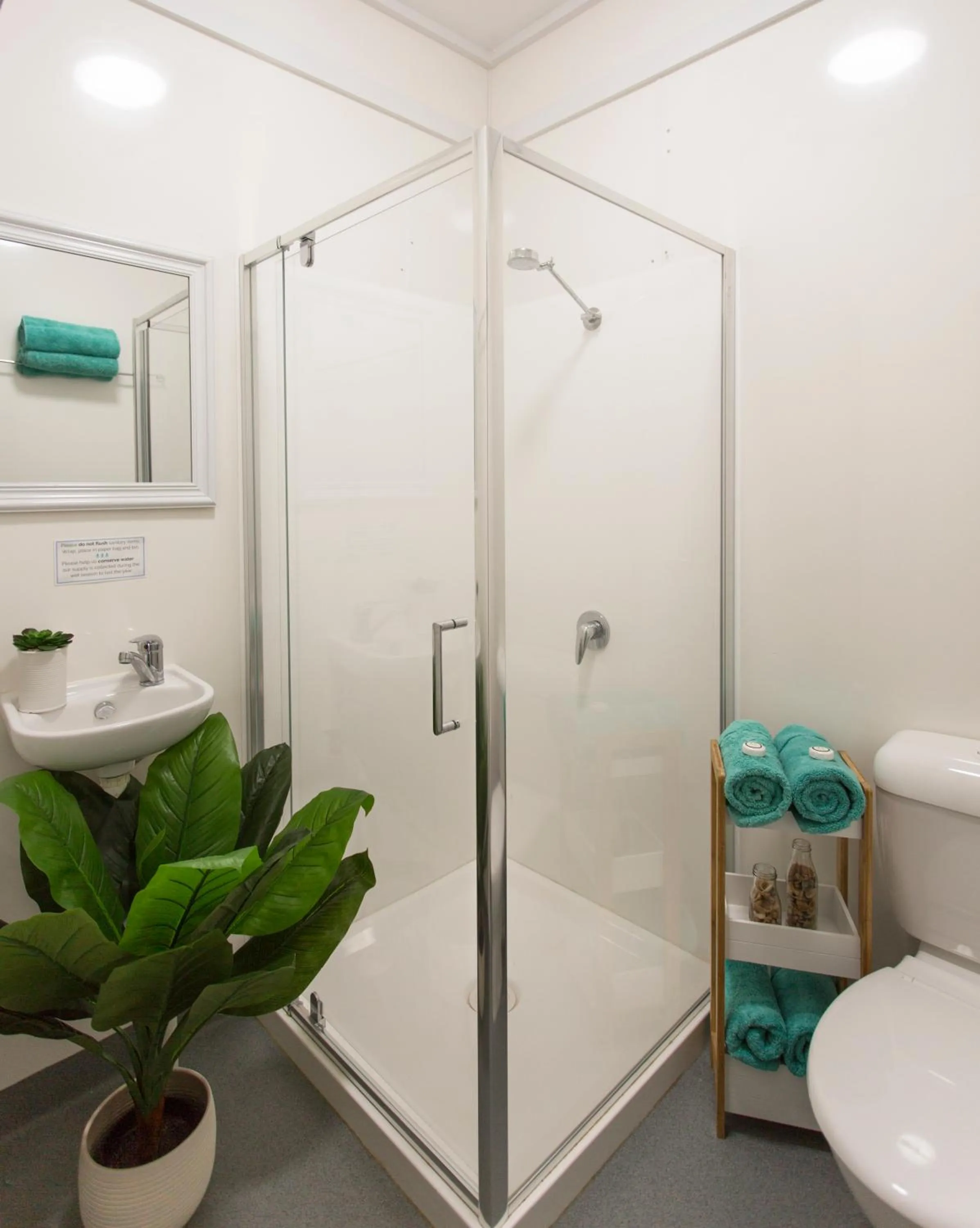 Shower in Skippers at Dundee