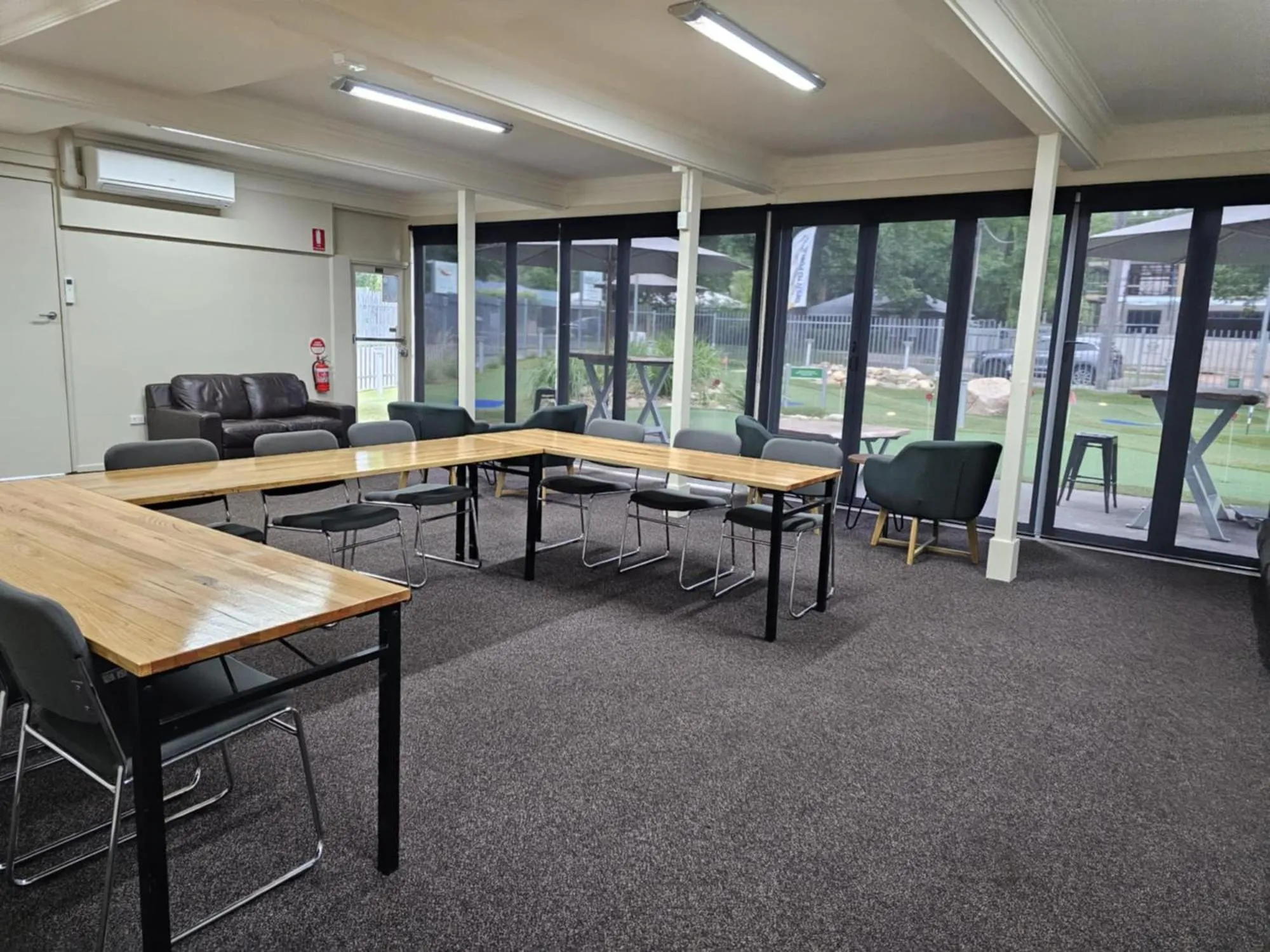 Business facilities in The Bright Motor Inn