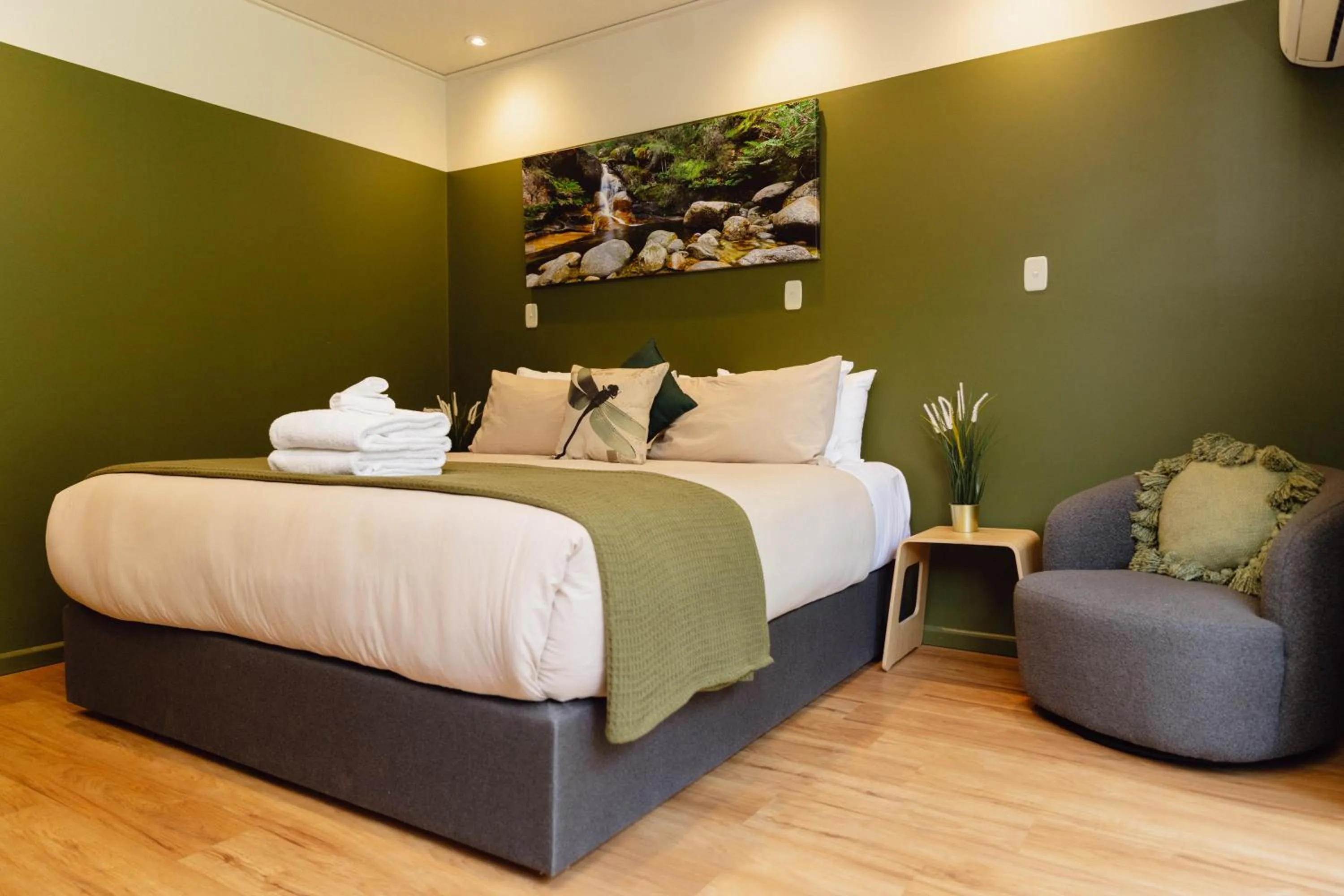 Bed in The Bright Motor Inn