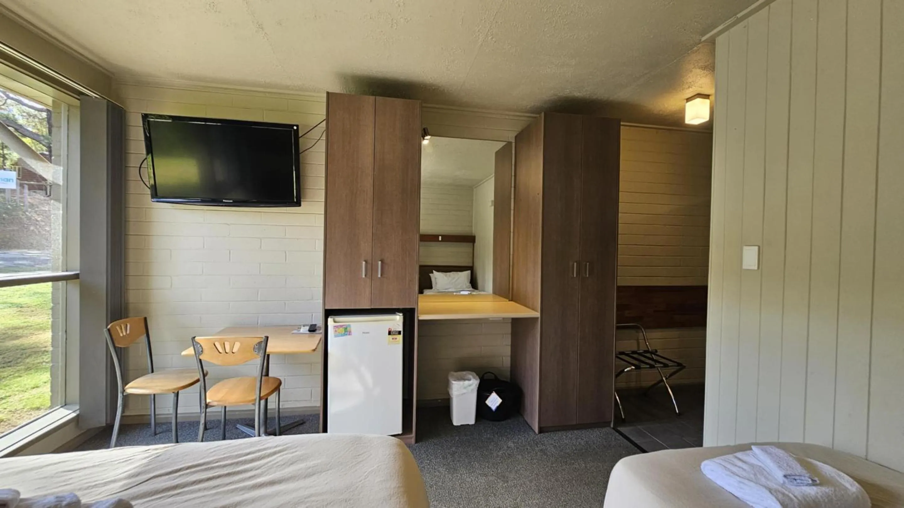 TV and multimedia, Bed in The Bright Motor Inn