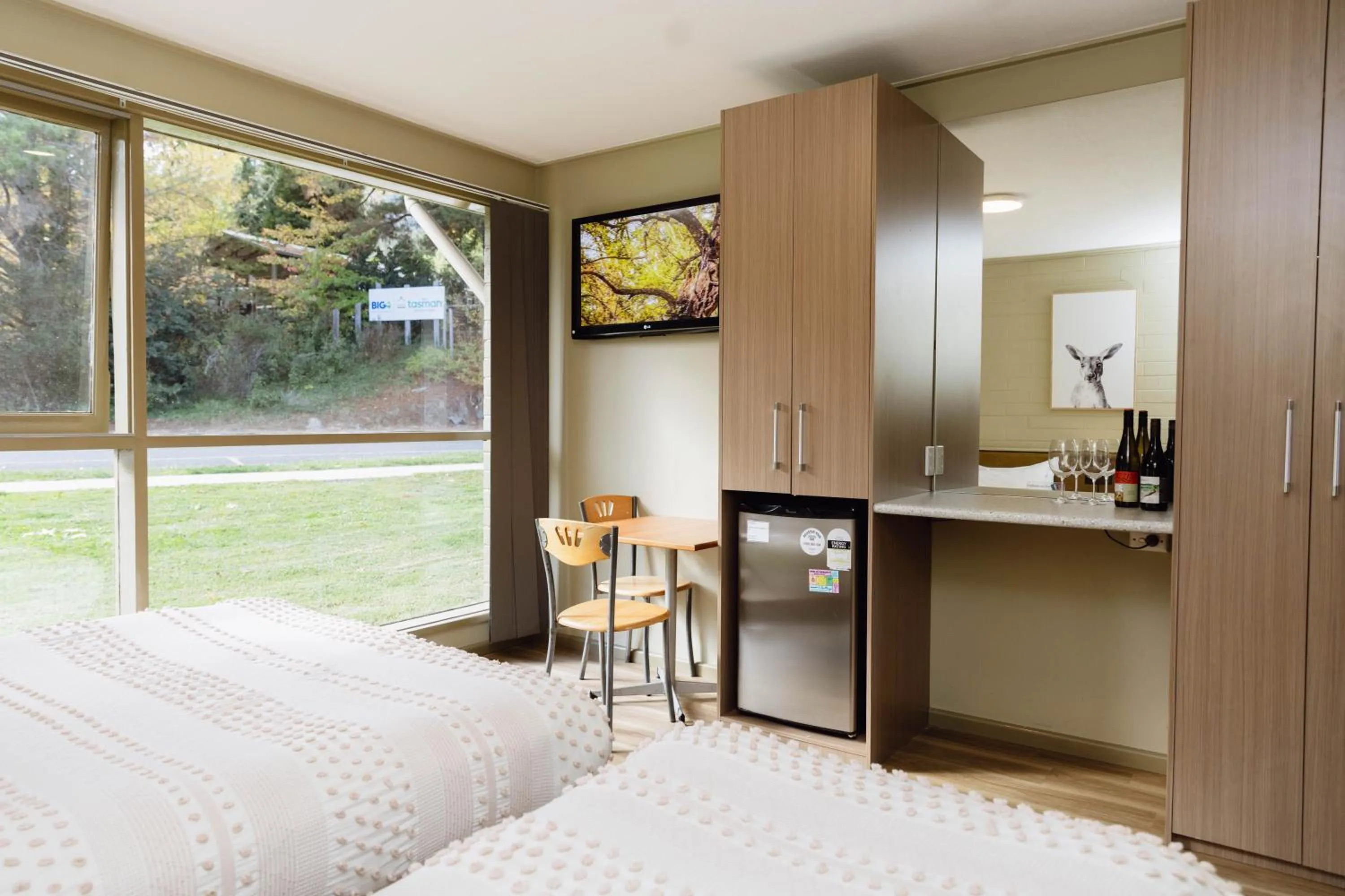 Bed in The Bright Motor Inn