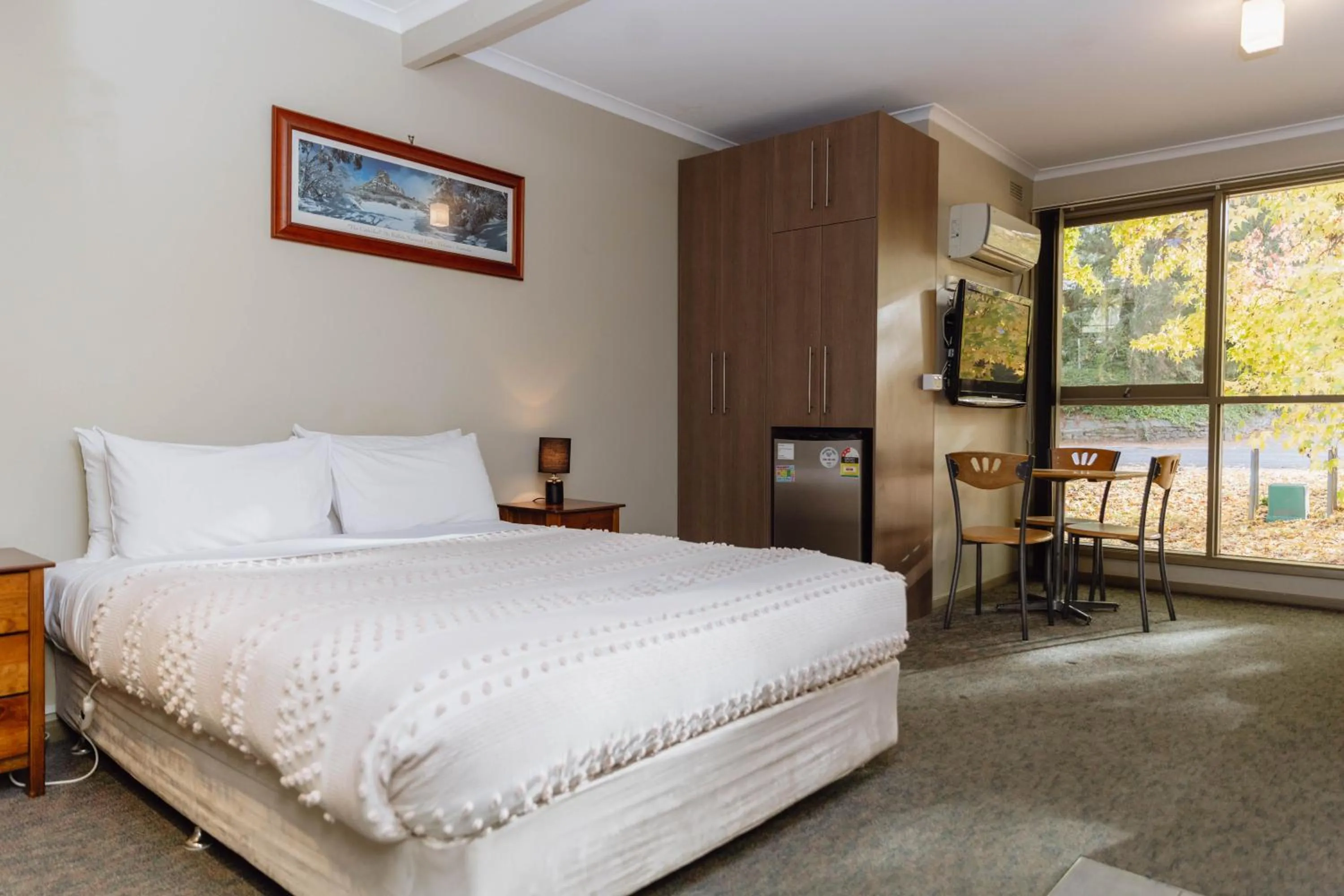 Bed in The Bright Motor Inn