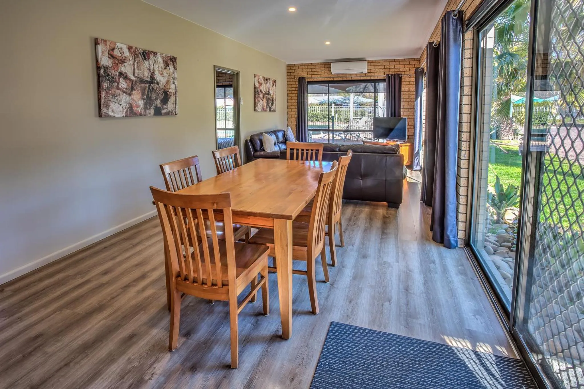 Living room in The Bright Motor Inn