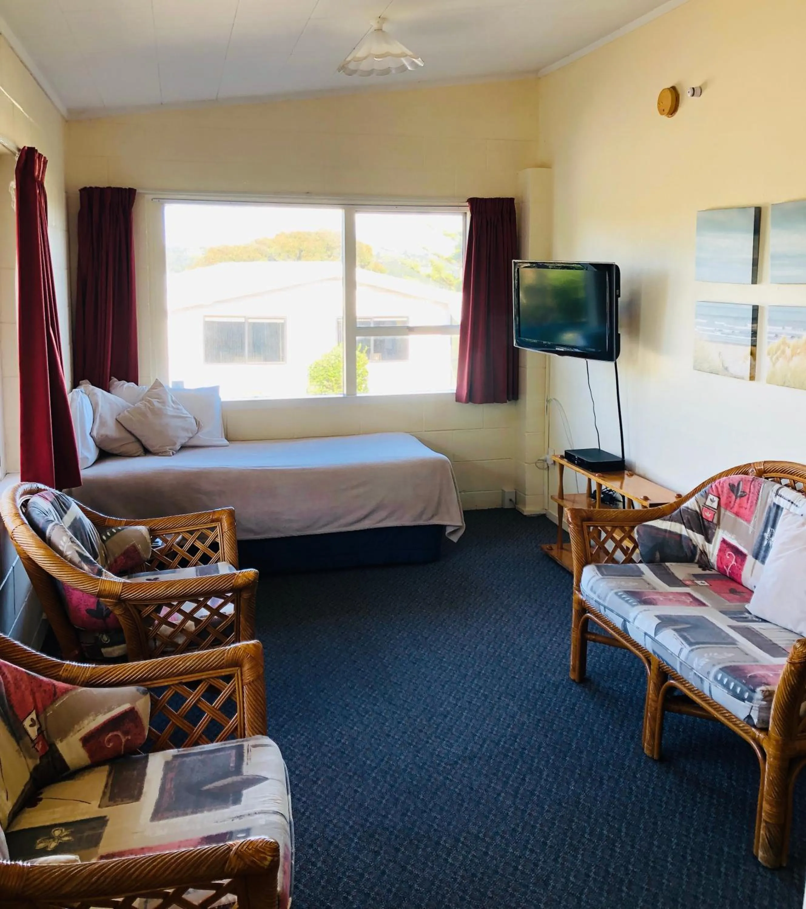 Bed in Waiheke Island Motel