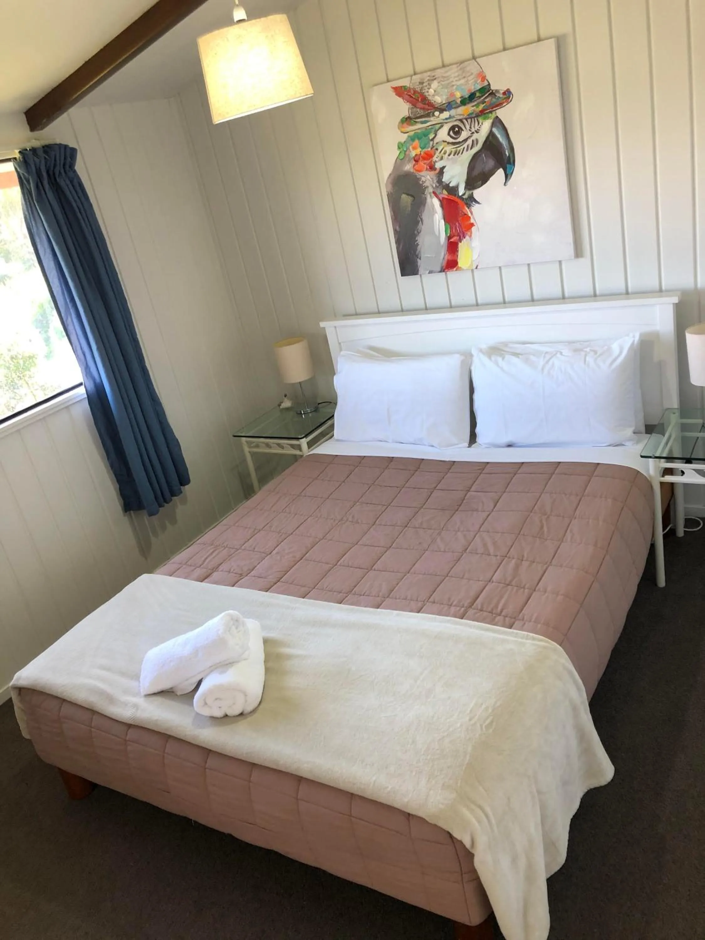 Bed in Waiheke Island Motel