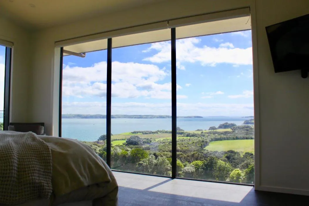 Bed in Waiheke Island Motel