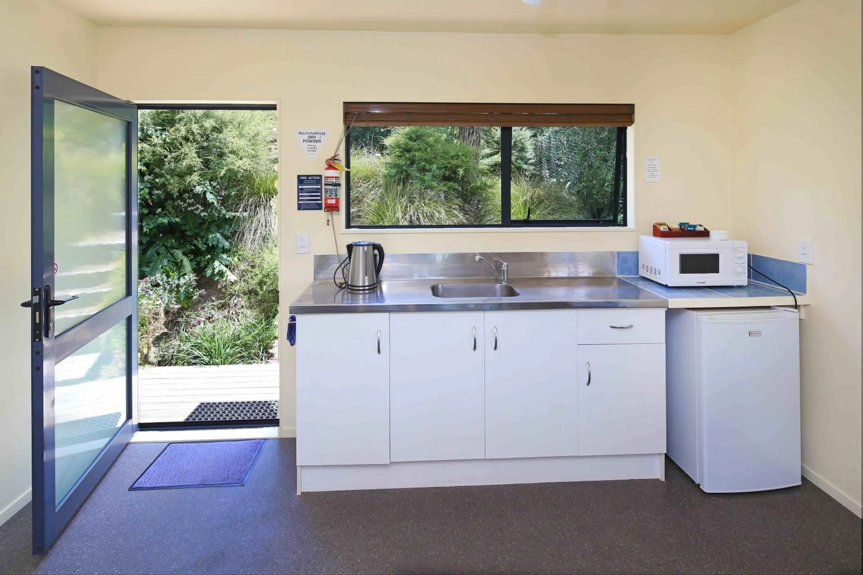 Kitchen or kitchenette in Waiheke Island Motel