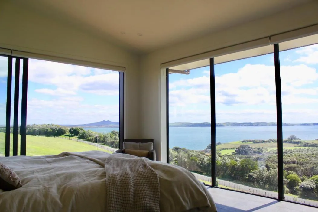 Bed in Waiheke Island Motel