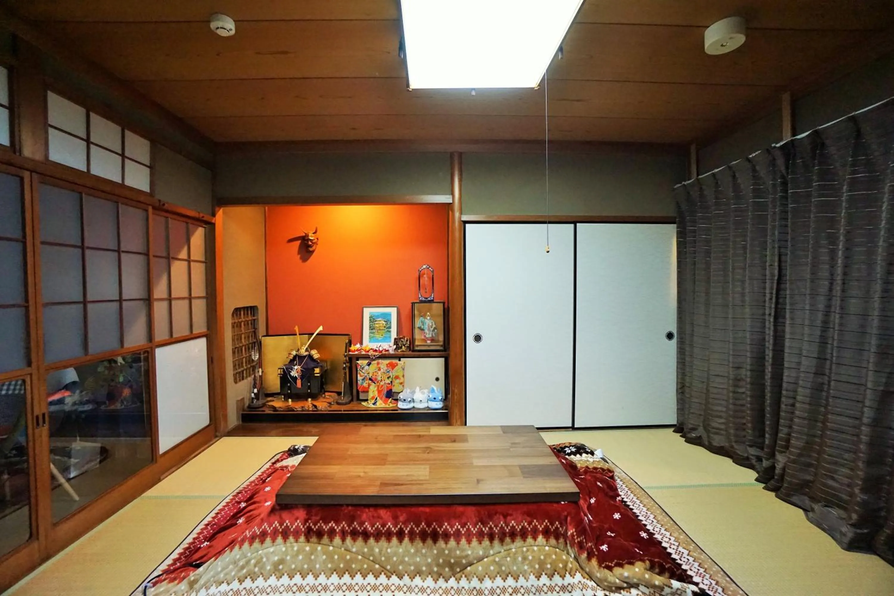 Communal lounge/ TV room, Bed in Villa Kyoto Saiin