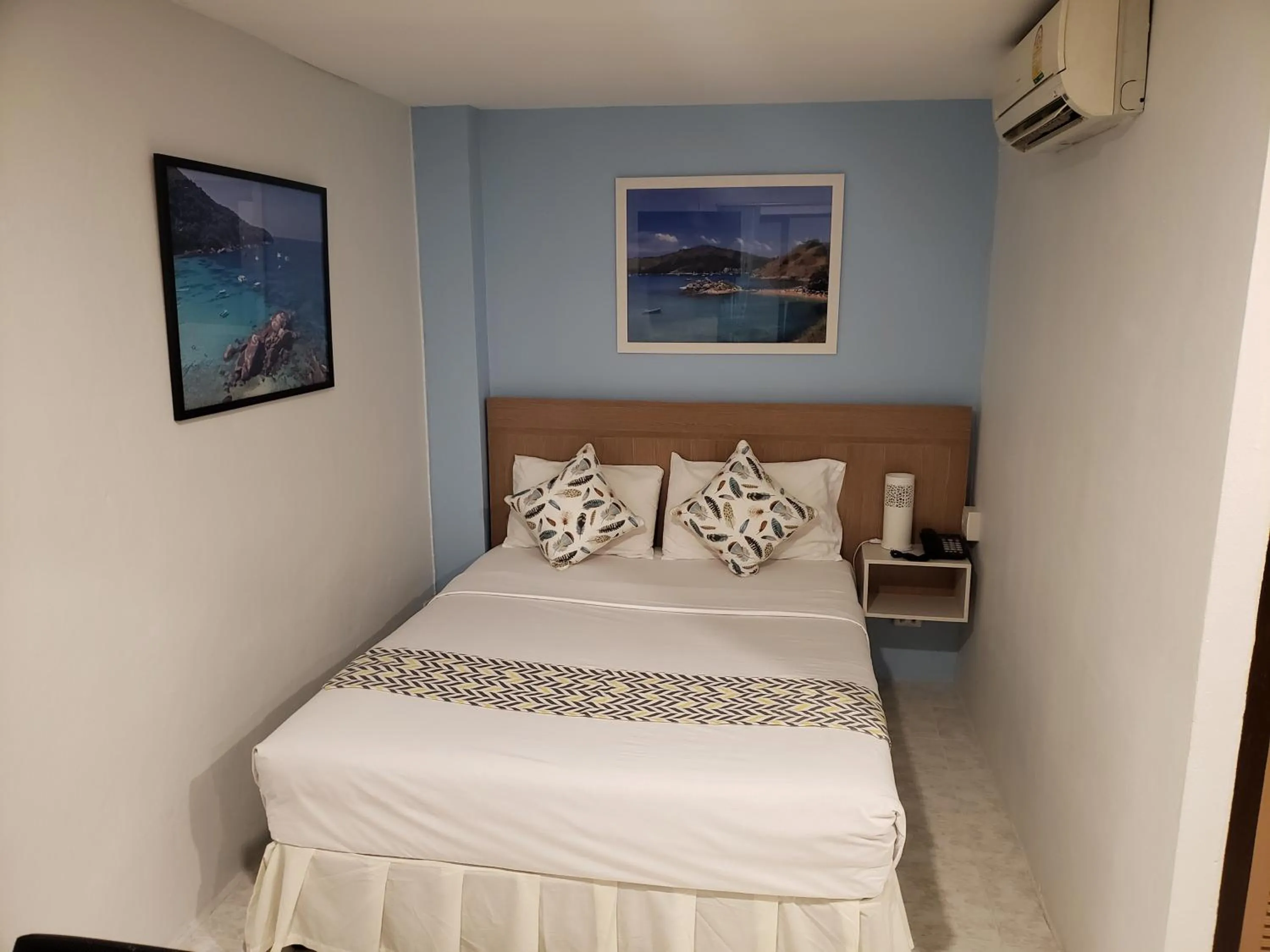 Bed in Summer Breeze Hotel