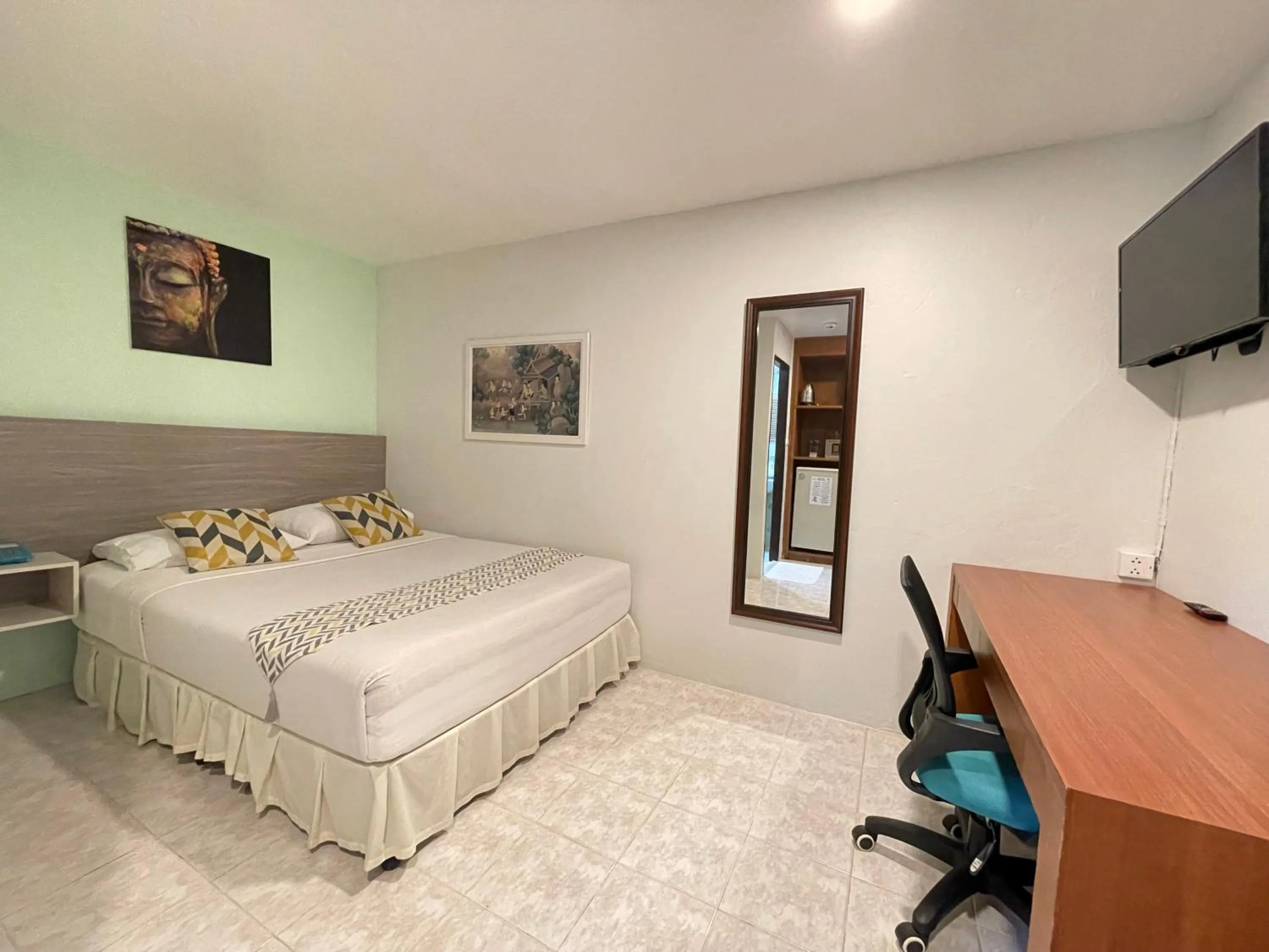 Bed in Summer Breeze Hotel