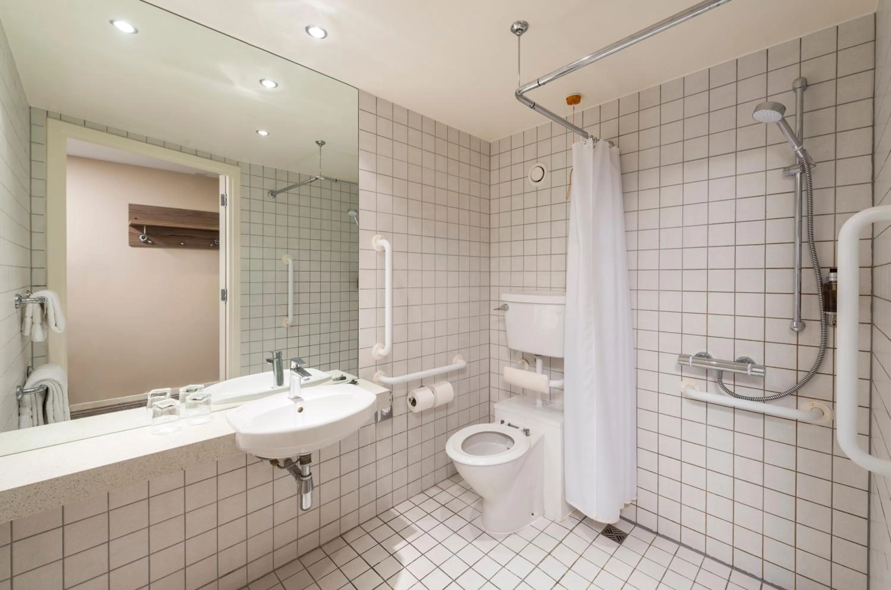 Bathroom in Holiday Inn York City Centre by IHG