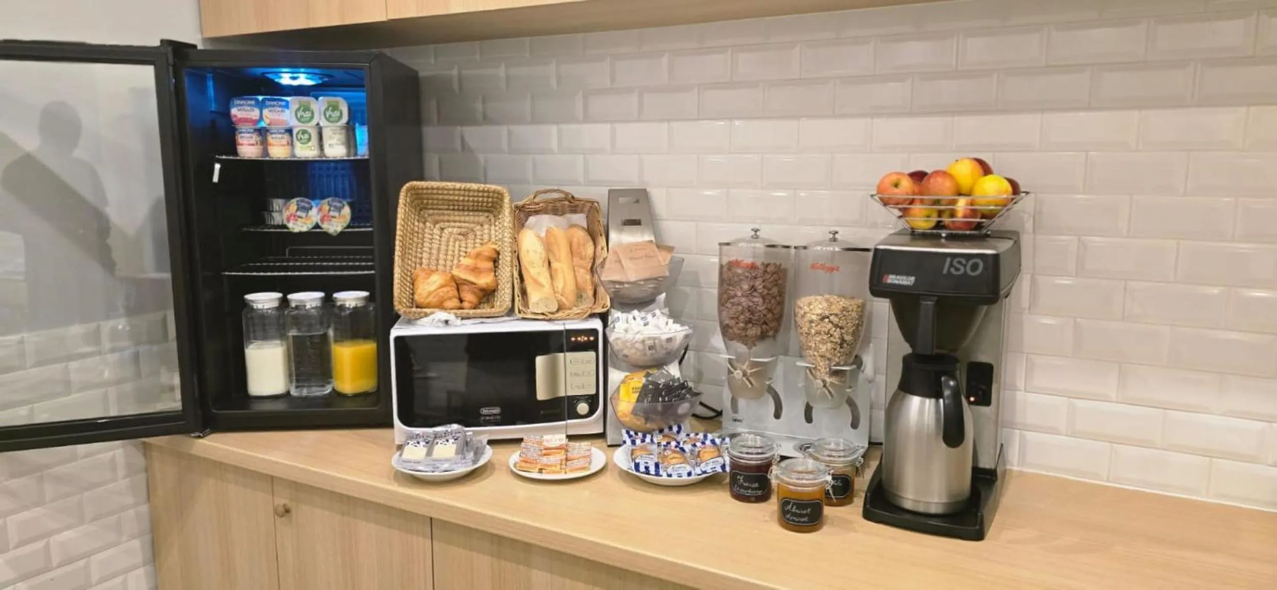 Food and drinks in Hipotel Paris Voltaire Bastille