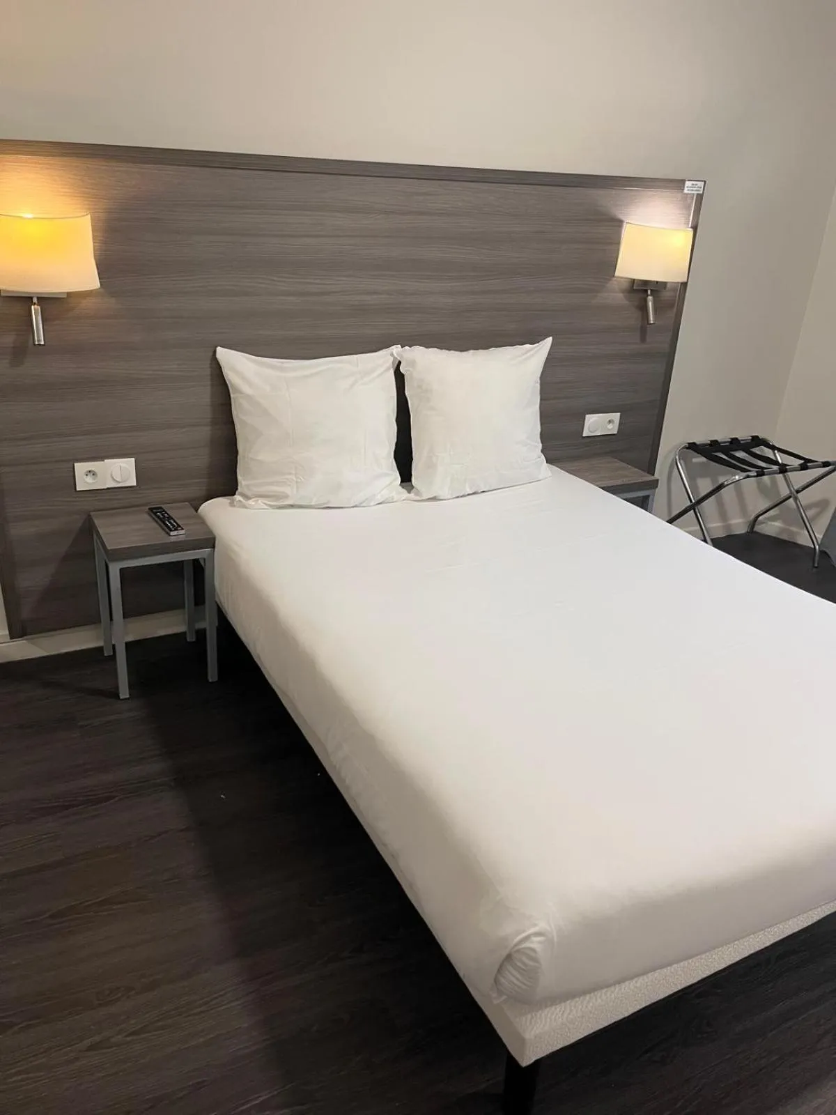 Bedroom, Bed in Hipotel Paris Voltaire Bastille