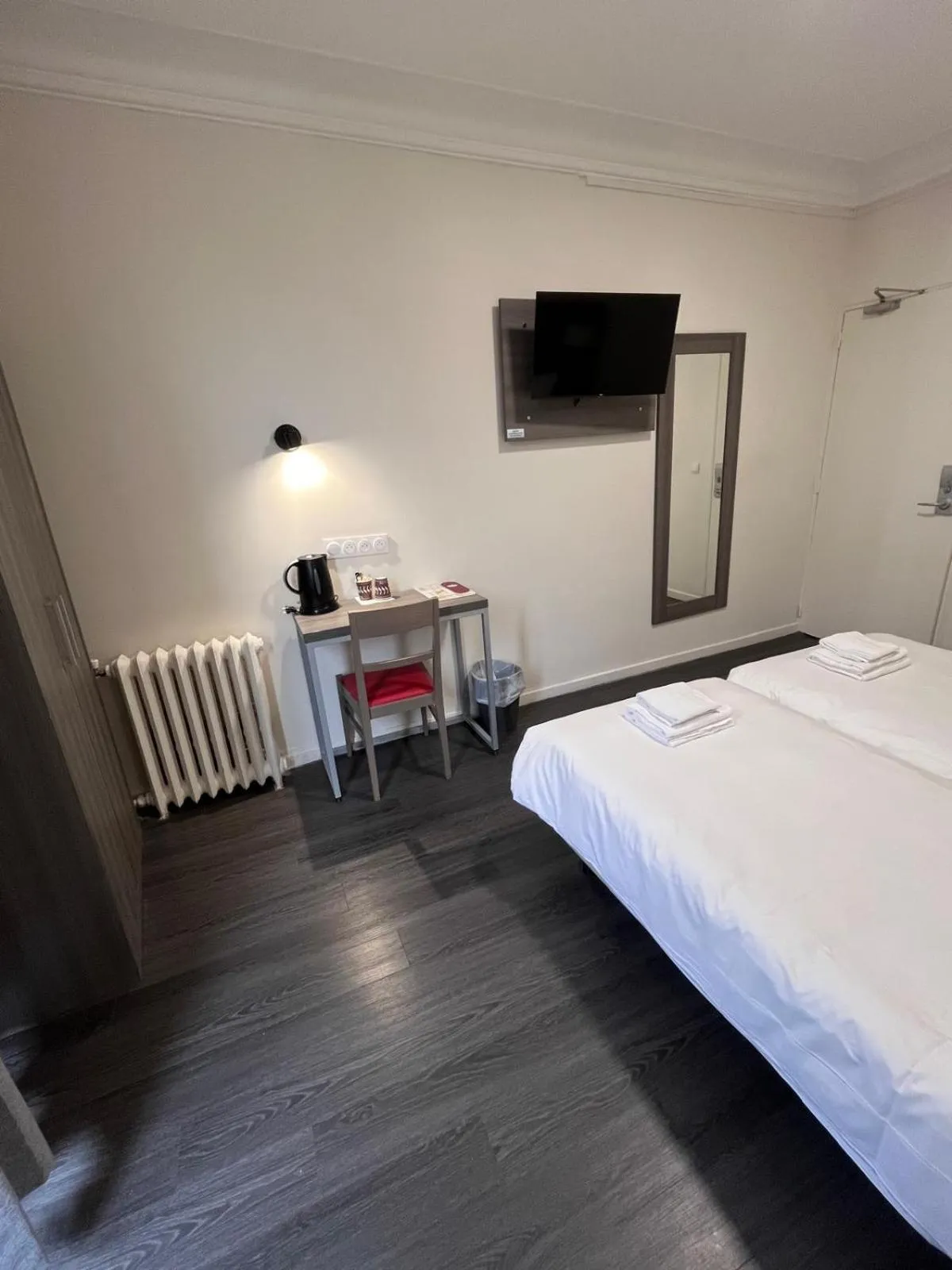 Bed in Hipotel Paris Voltaire Bastille