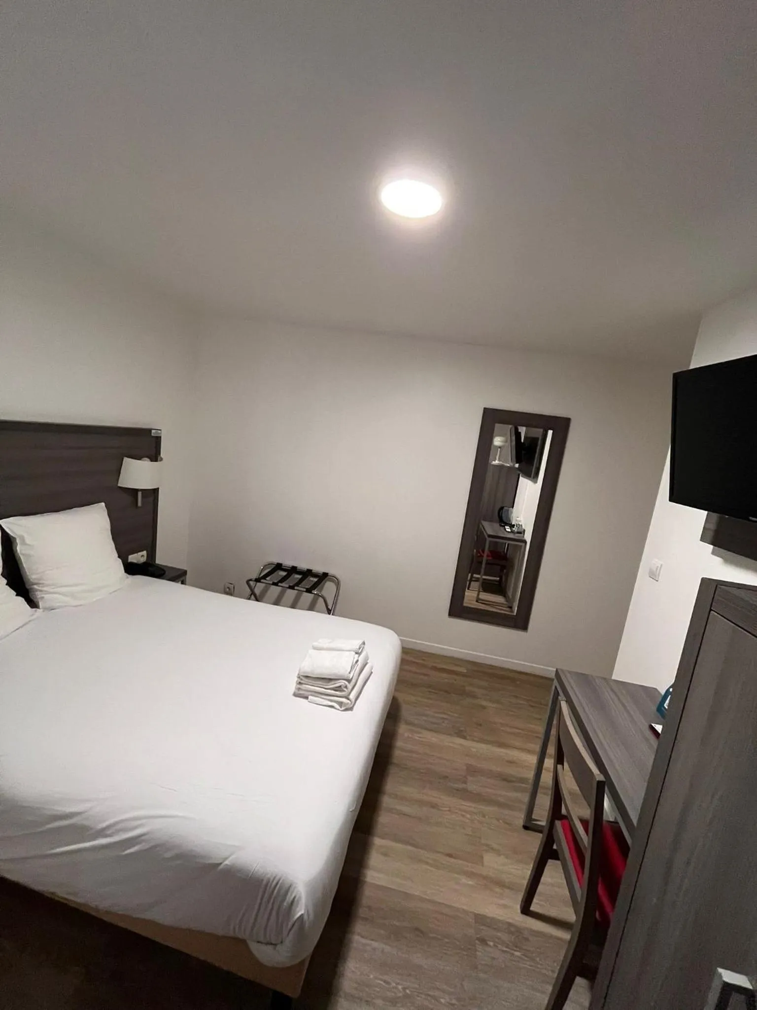 Bed in Hipotel Paris Voltaire Bastille