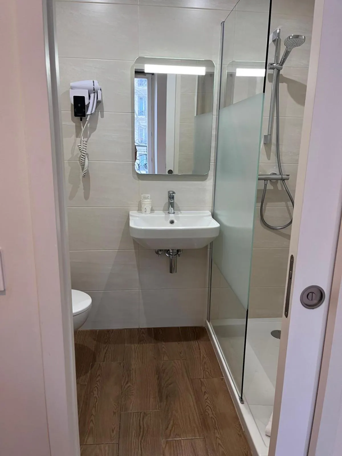 Shower in Hipotel Paris Voltaire Bastille