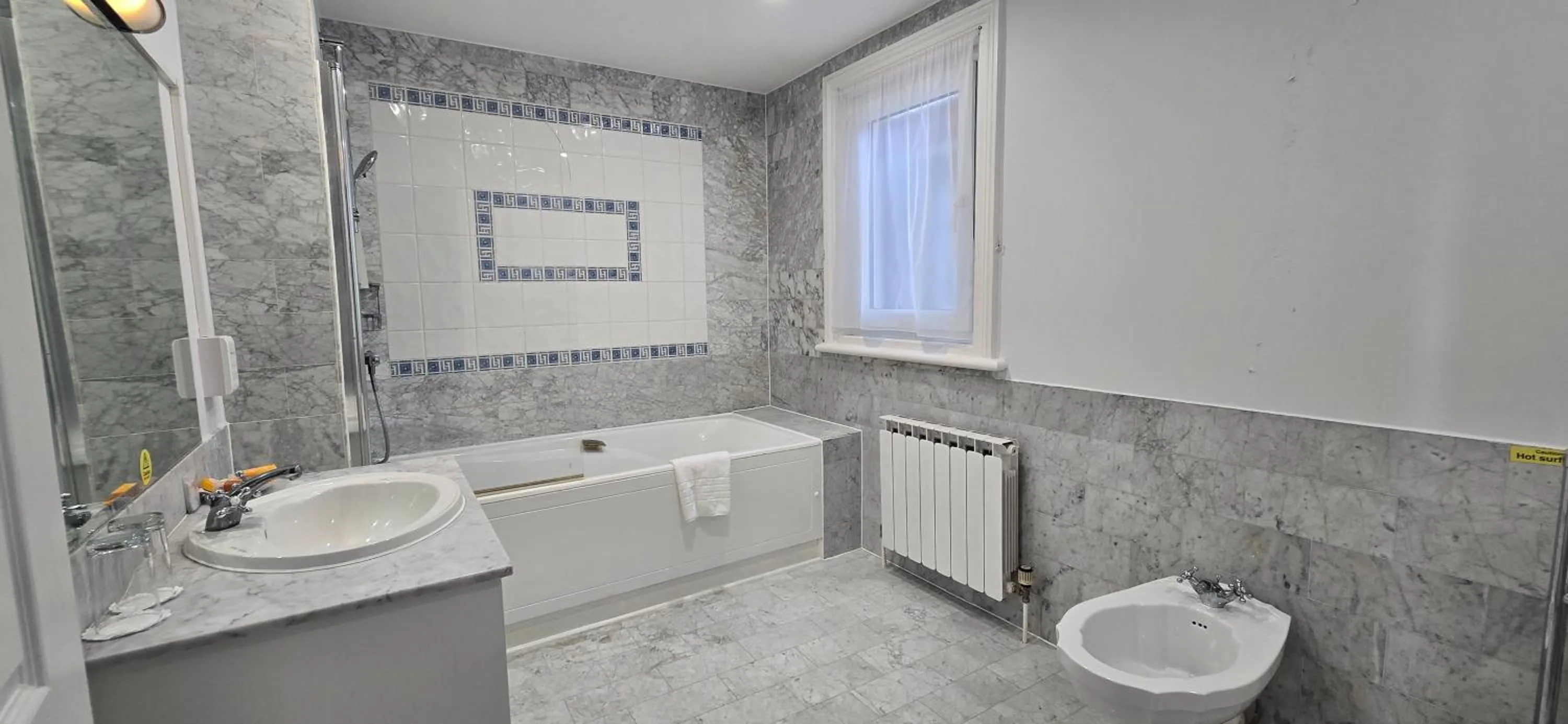 Bath in Manor Of Groves Hotel, Golf & Health Club