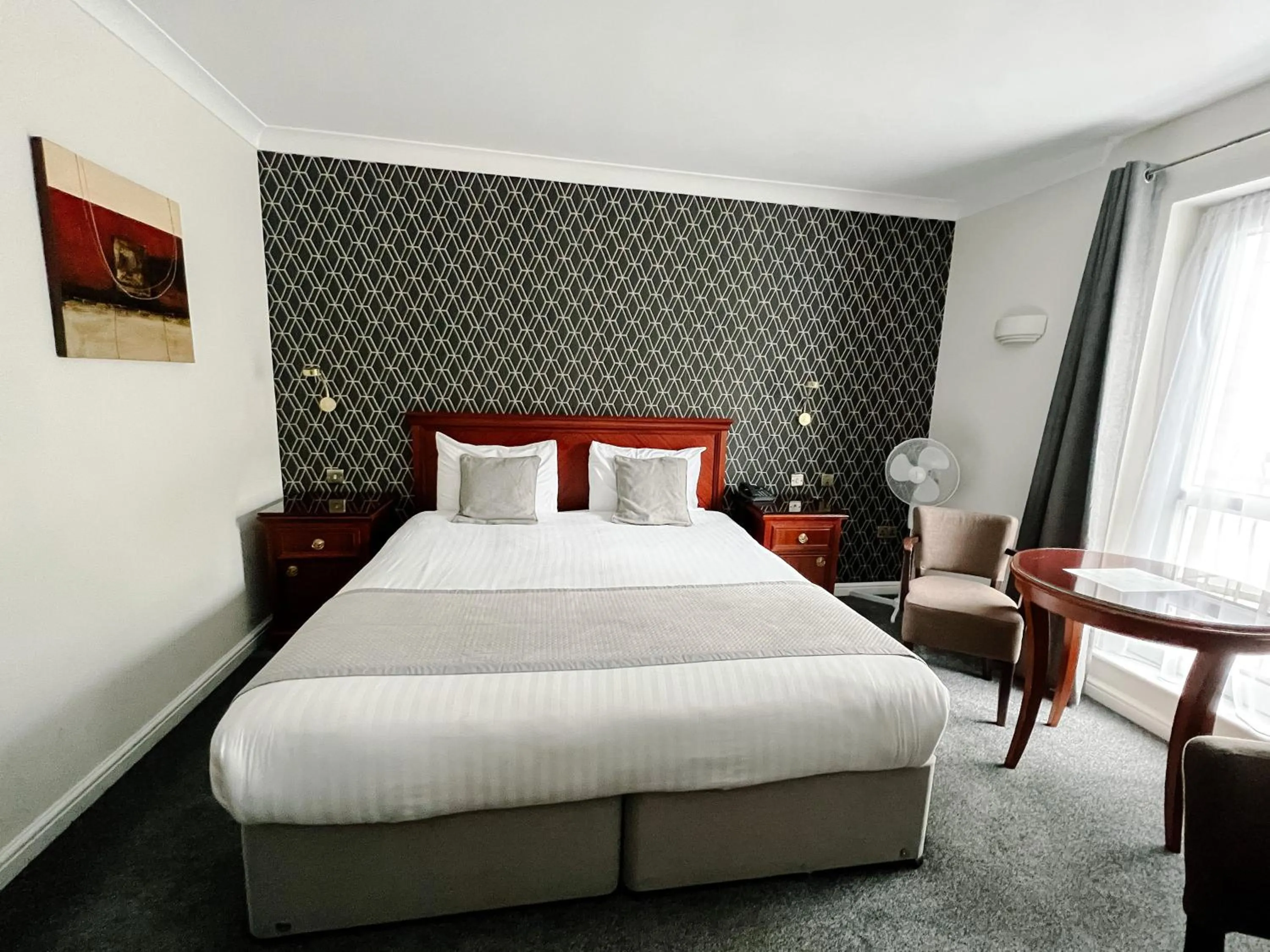 Bedroom, Bed in Manor Of Groves Hotel, Golf & Health Club